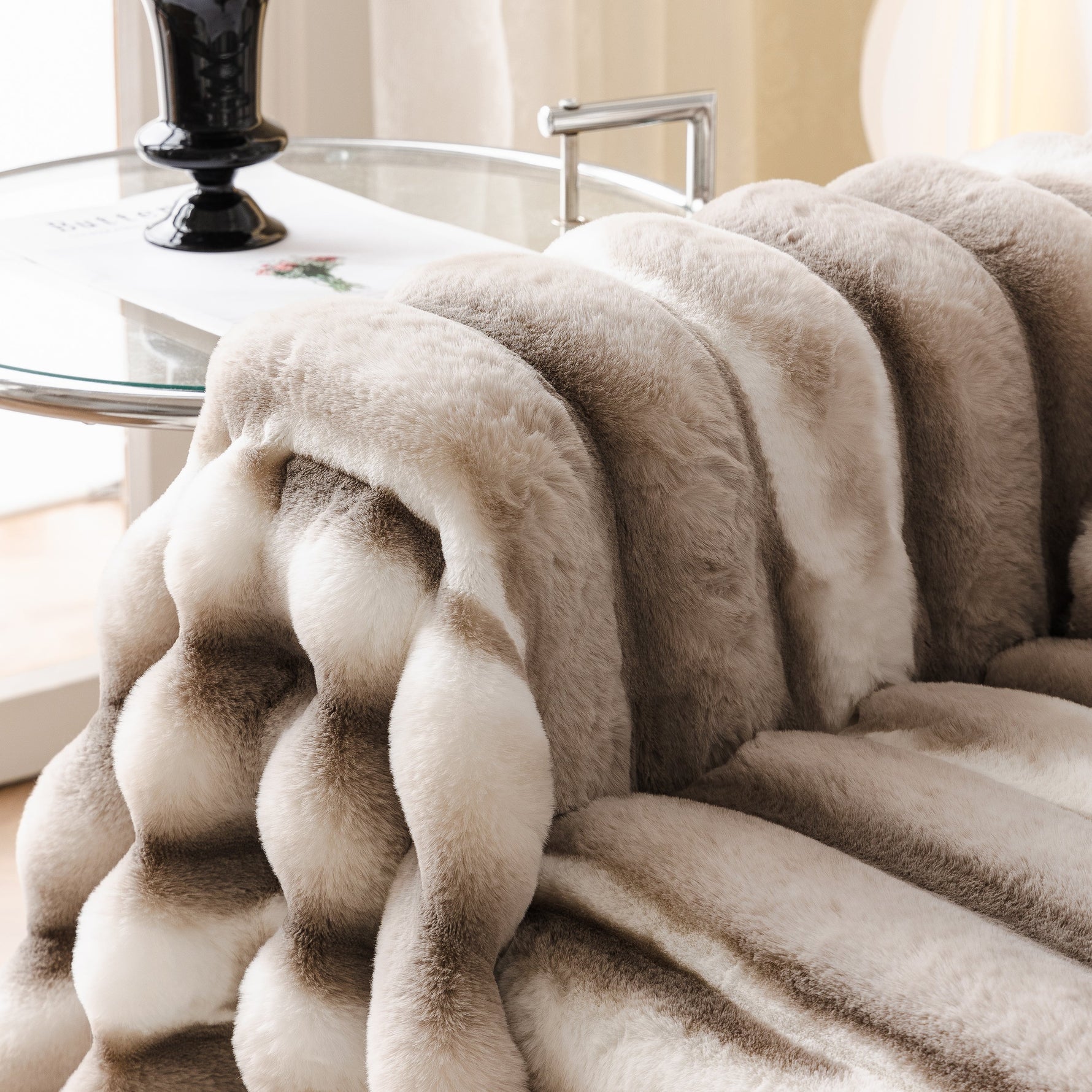 Ultra Soft Faux Fur Couch Cover – Large, Fluffy, and Elegant Sofa Throw Blanket
