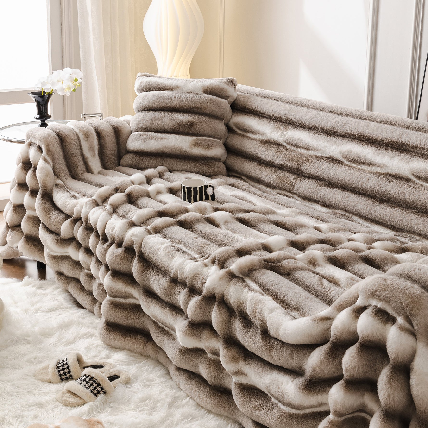 Ultra Soft Faux Fur Couch Cover – Large, Fluffy, and Elegant Sofa Throw Blanket