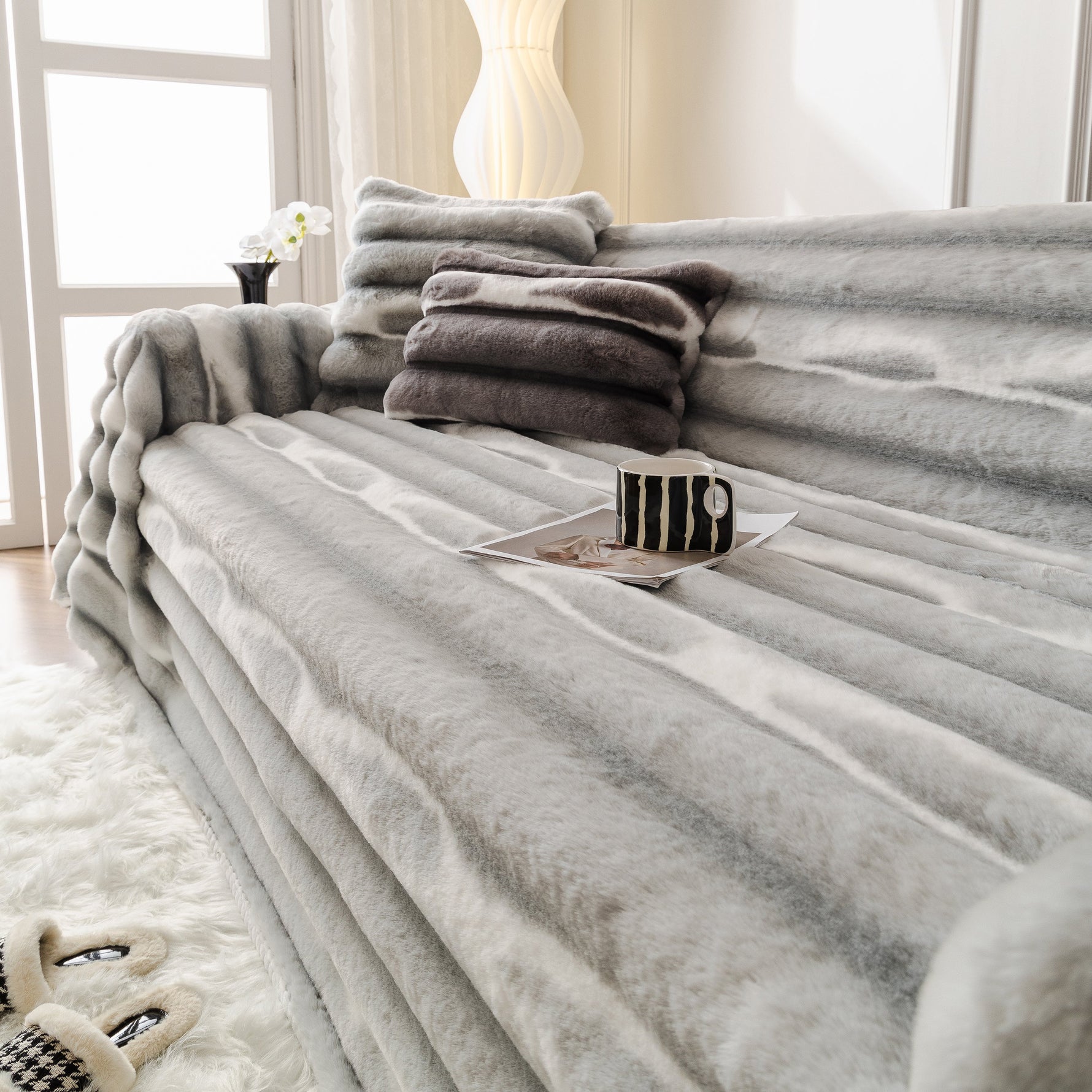 Ultra Soft Faux Fur Couch Cover – Large, Fluffy, and Elegant Sofa Throw Blanket