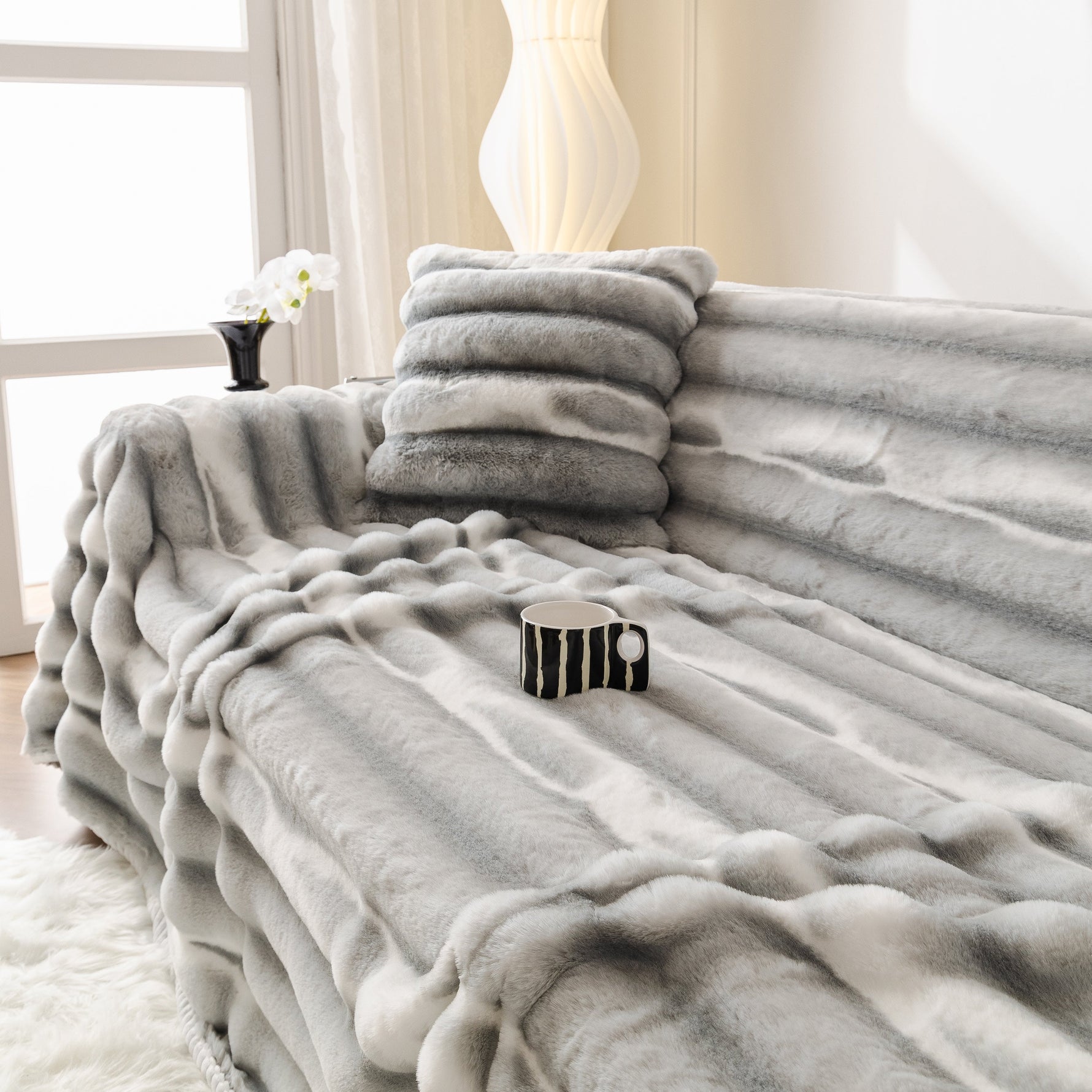 Ultra Soft Faux Fur Couch Cover – Large, Fluffy, and Elegant Sofa Throw Blanket