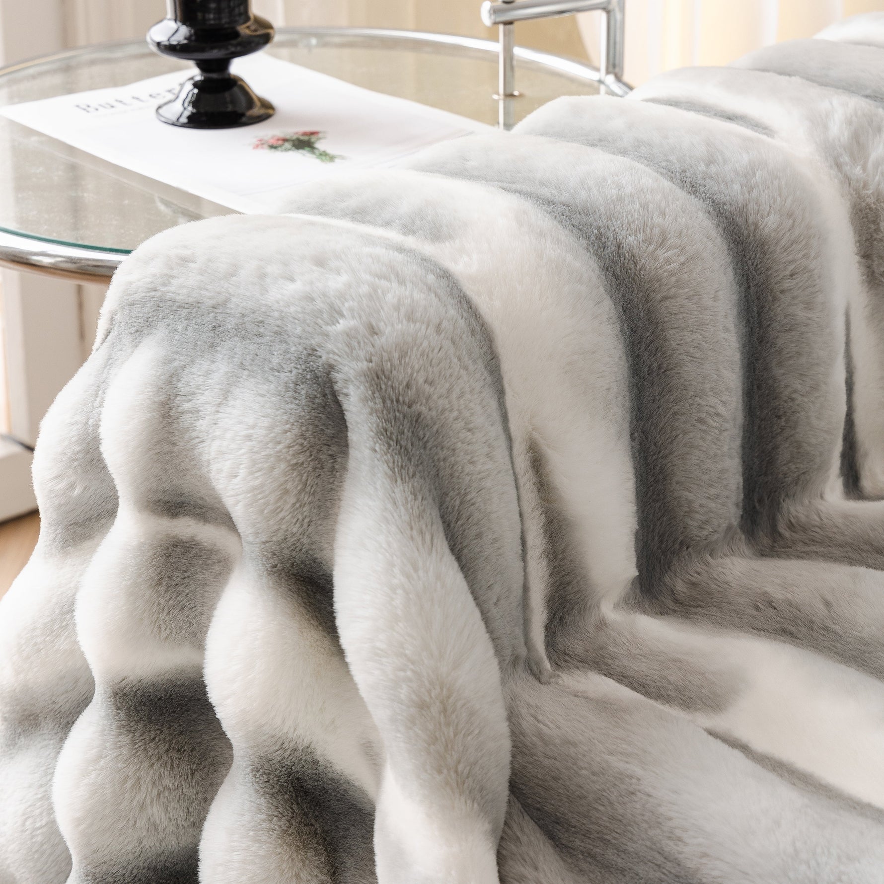 Ultra Soft Faux Fur Couch Cover – Large, Fluffy, and Elegant Sofa Throw Blanket