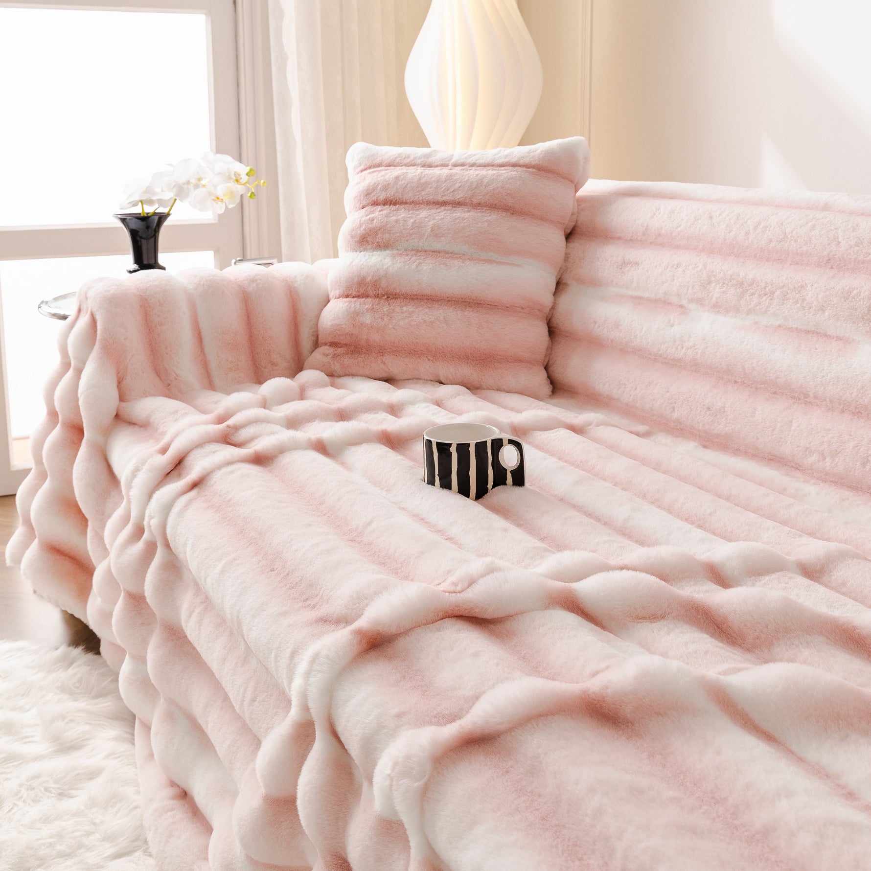 Ultra Soft Faux Fur Couch Cover – Large, Fluffy, and Elegant Sofa Throw Blanket