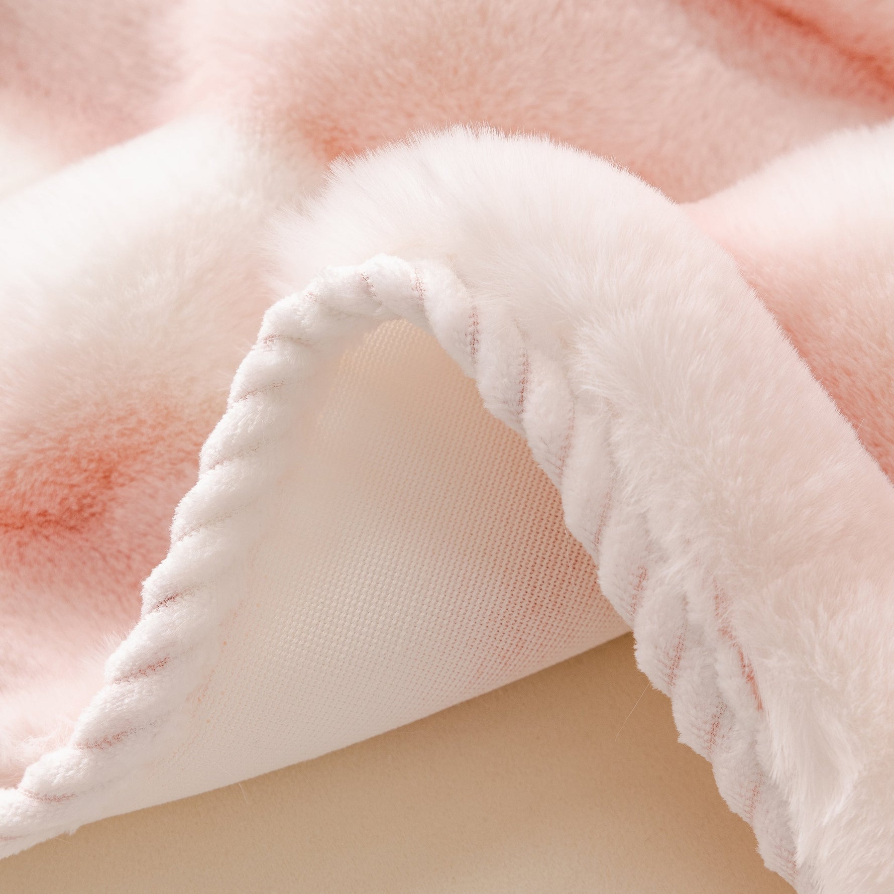 Ultra Soft Faux Fur Couch Cover – Large, Fluffy, and Elegant Sofa Throw Blanket