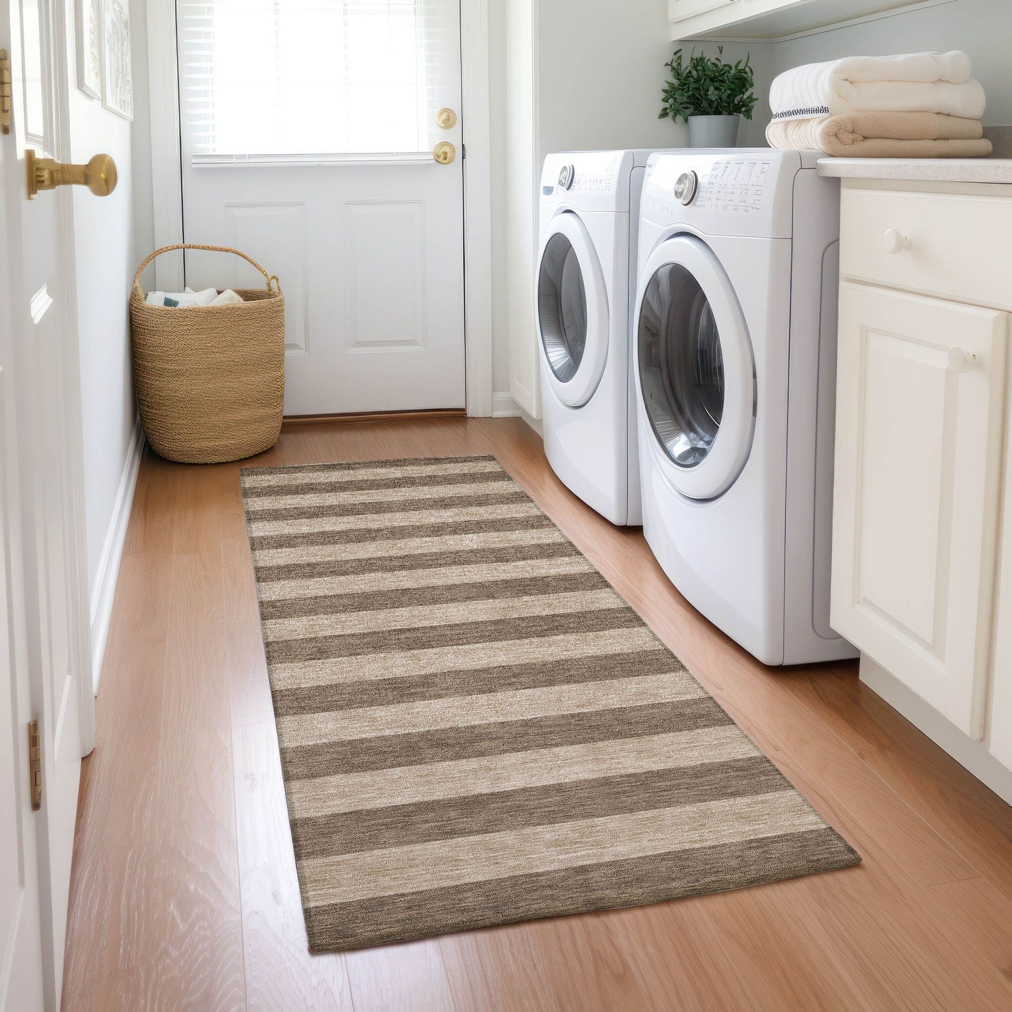 Machine Made ACN530 Coffee Brown Rugs 