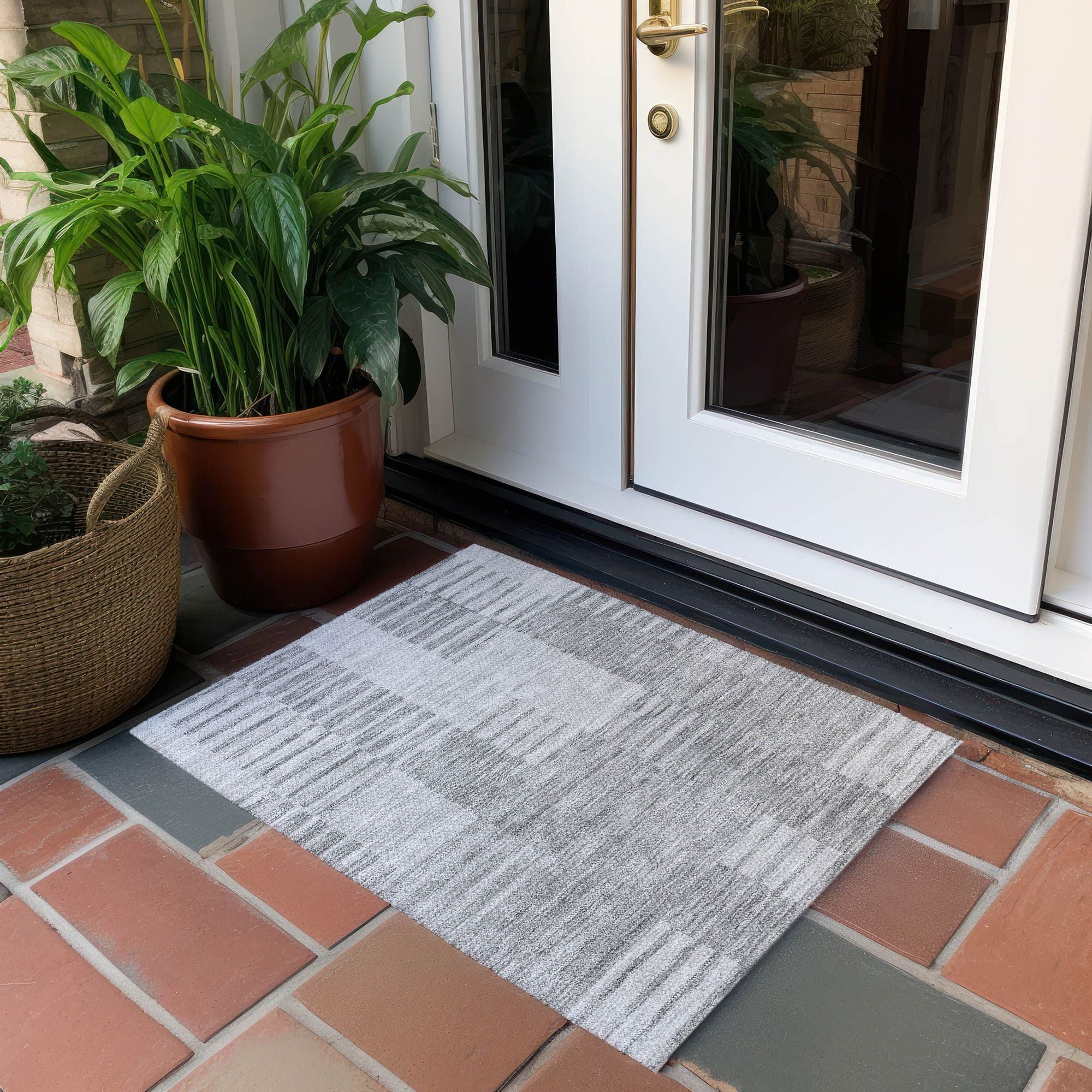 Machine Washable Silver Gray Rug - Indoor / Outdoor - Kids / Pet Friendly Striped Print Rug
