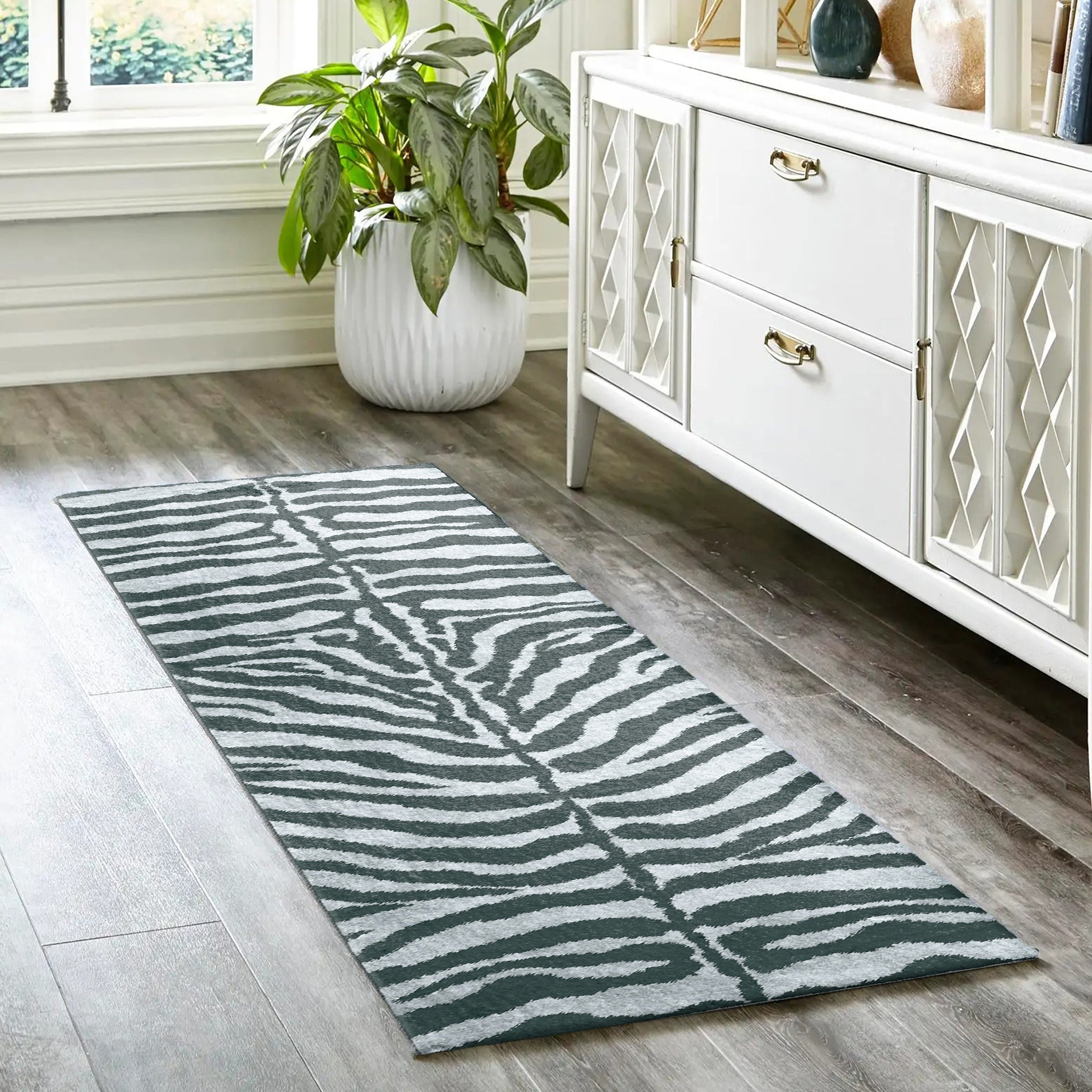 Luxury Machine Washable Casual AK1 Flannel Gray Rug 2'3" x 7'6" #shape_Runner