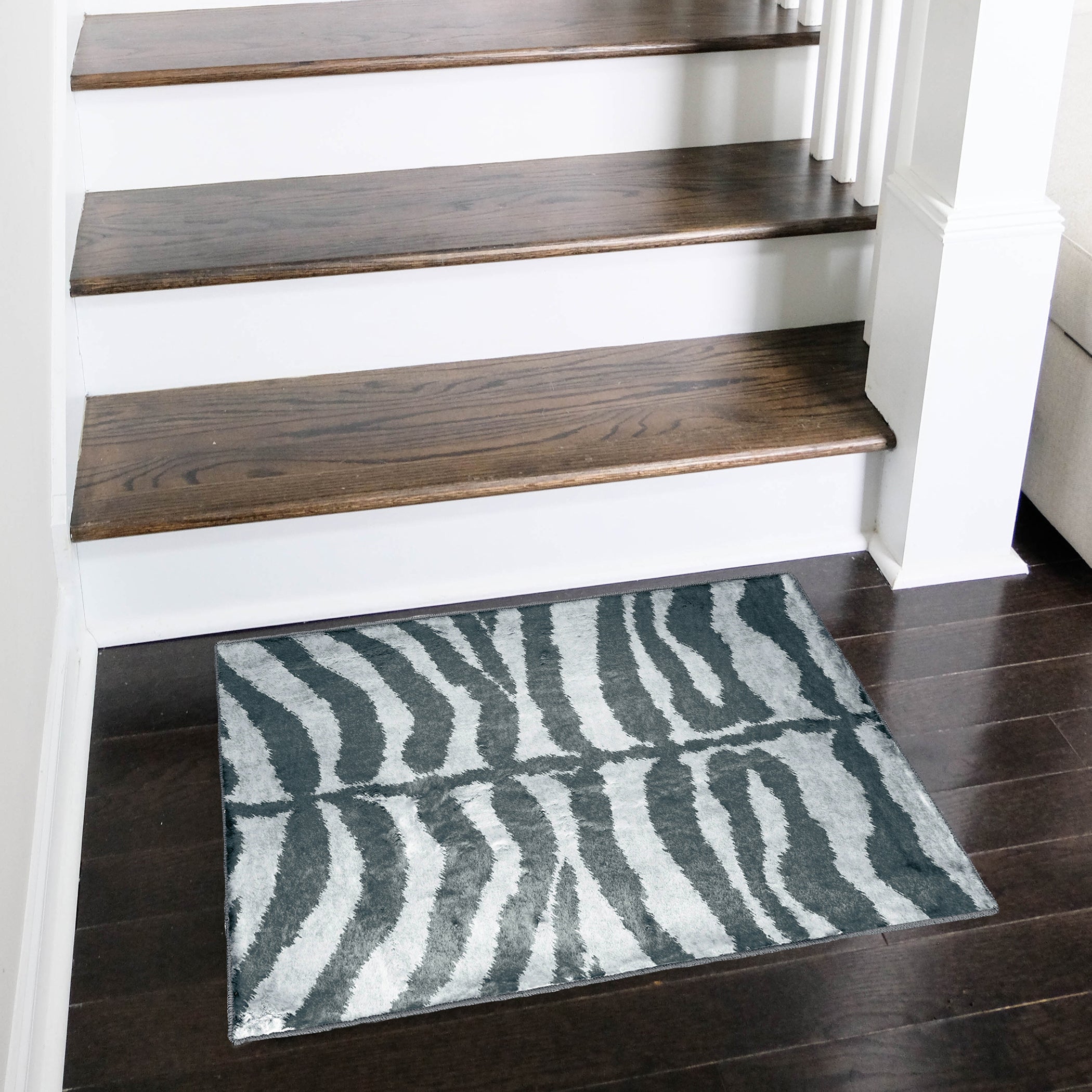 Luxury Machine Washable Casual AK1 Flannel Gray Rug 1'8" x 2'6" #shape_Rectangle