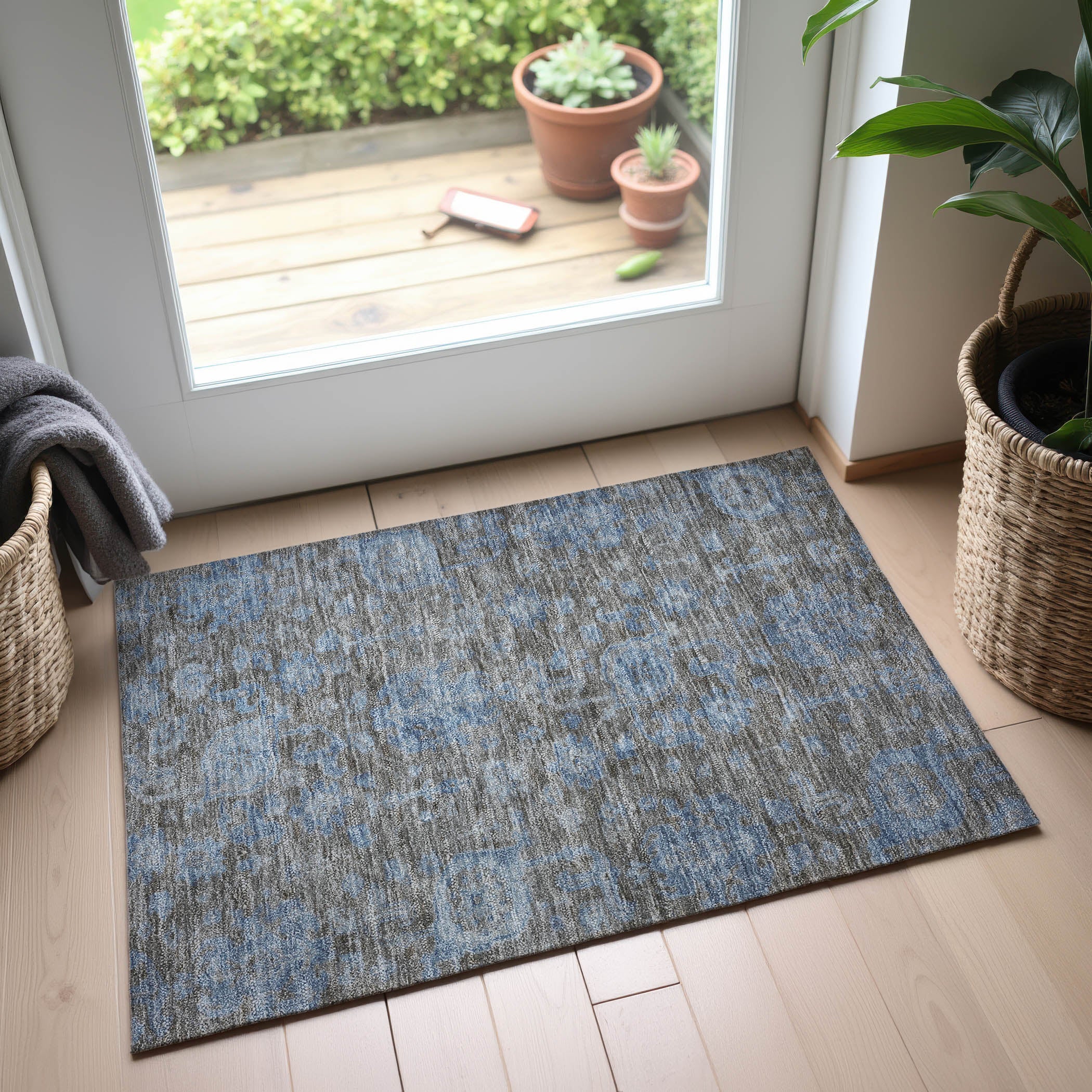 Istanbul Machine Washable Traditional Gray Rug 1'8" x 2'6" #shape_Rectangle