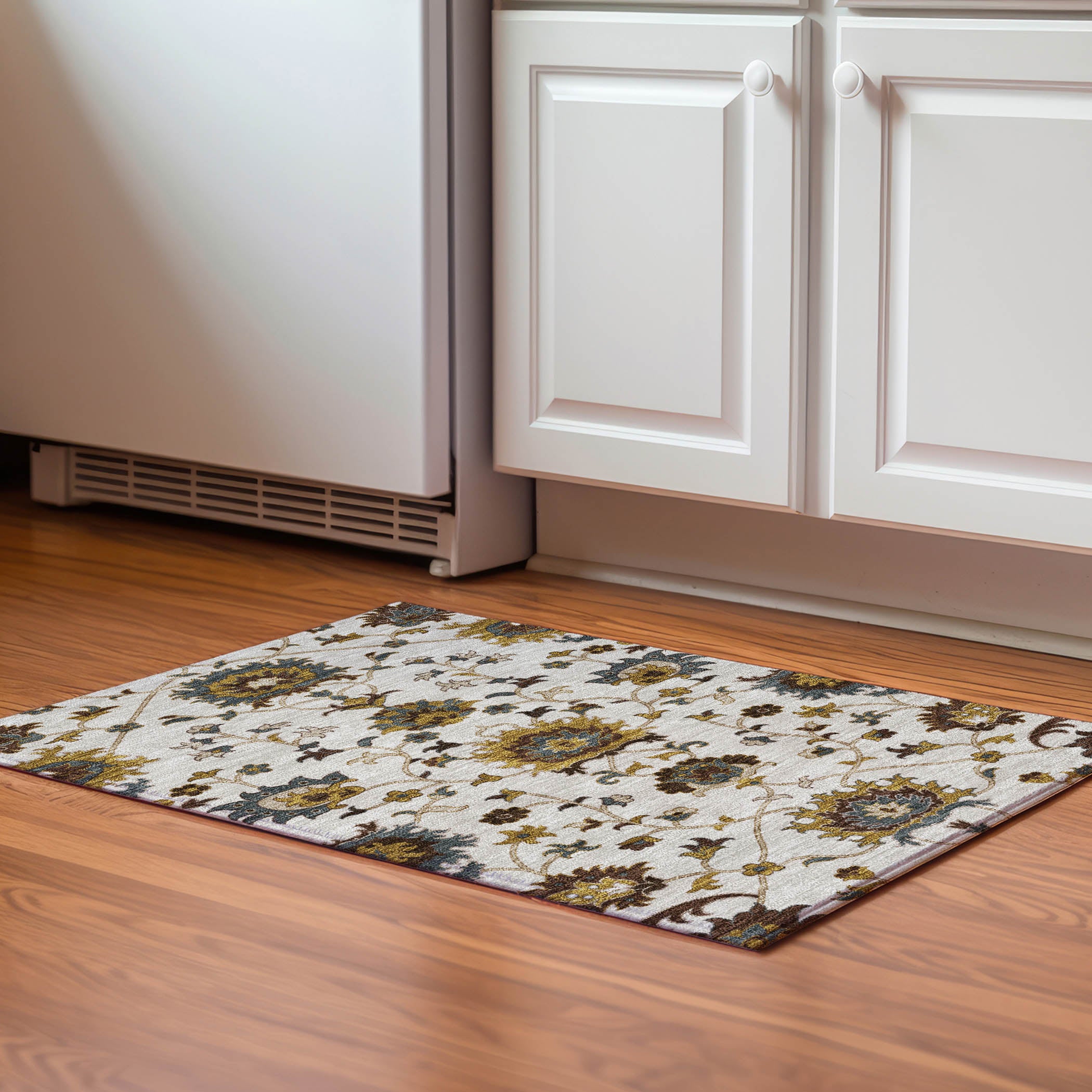 Bruges Machine Washable Traditional Ivory Rug 1'8" x 2'6" #shape_Rectangle