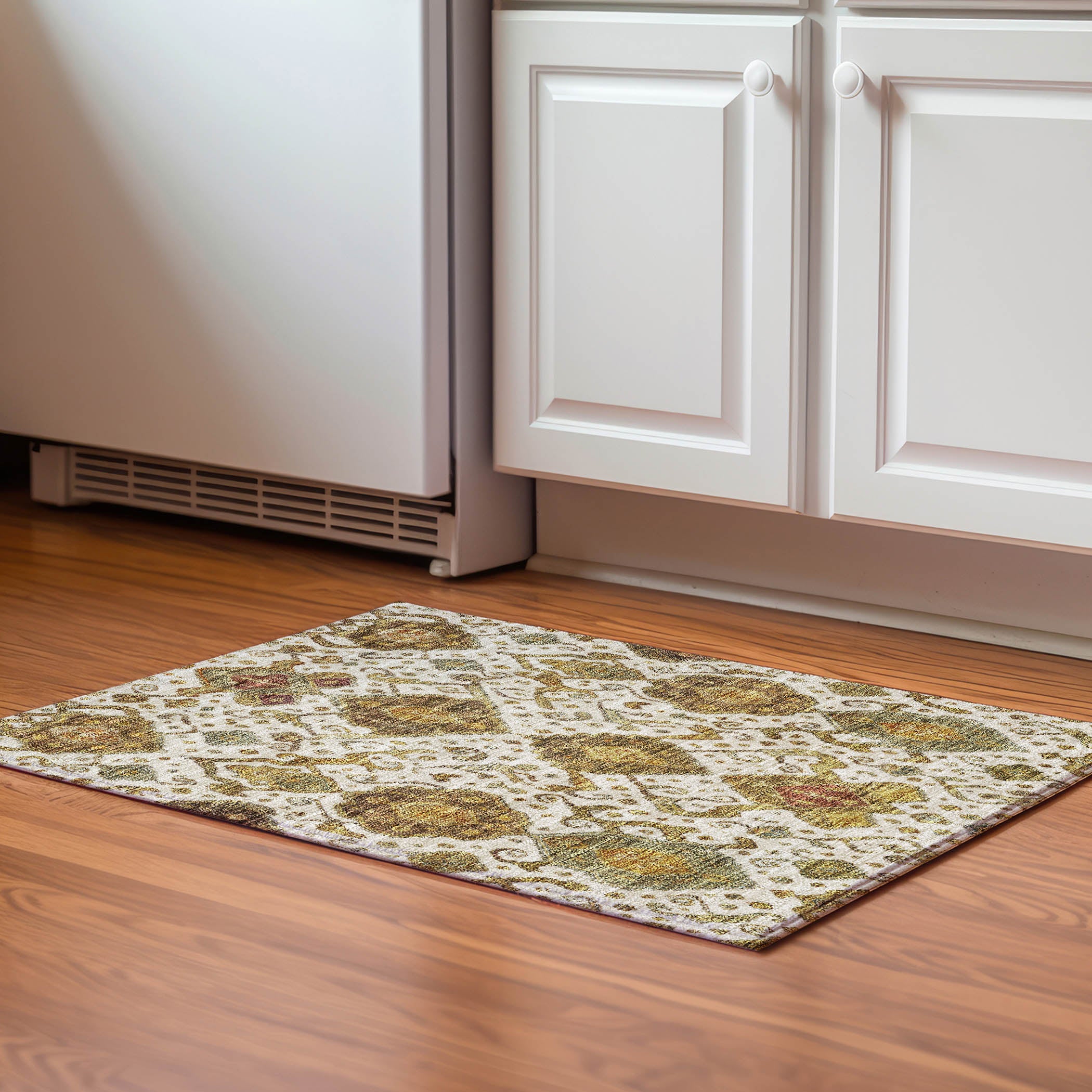 Salzburg Machine Washable Traditional Ivory Rug 1'8" x 2'6" #shape_Rectangle