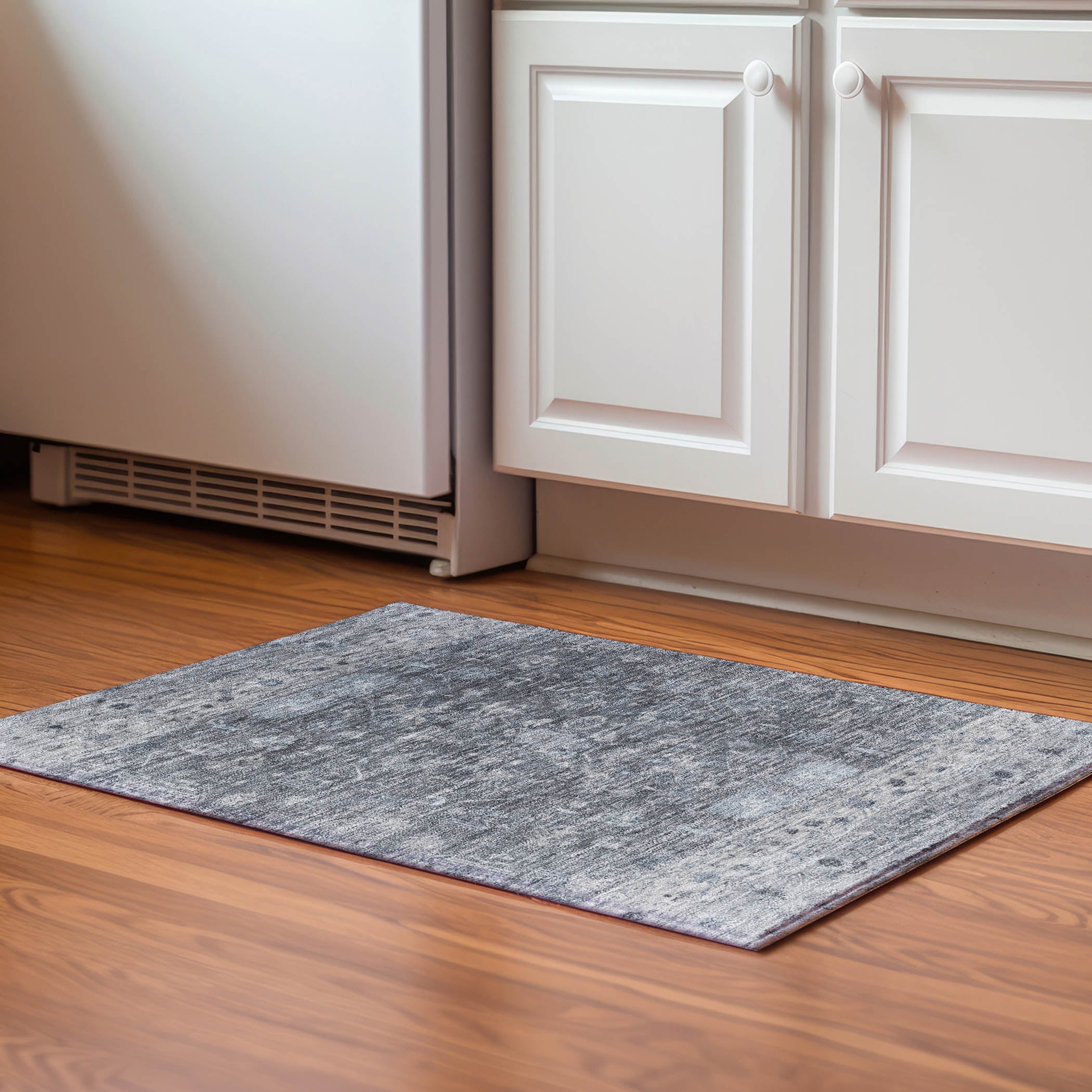 Florence Machine Washable Traditional Gray Rug 1'8" x 2'6" #shape_Rectangle