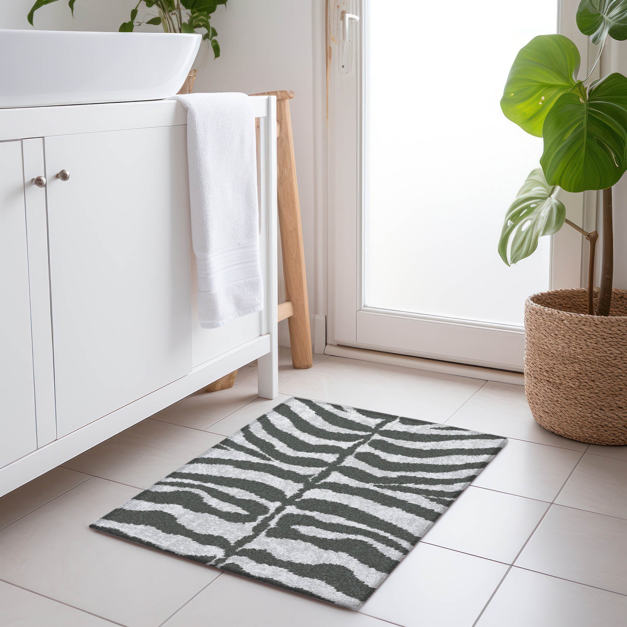 Baku Machine Washable Animal Skin Pattern Gray Rug 1'8" x 2'6" #shape_Rectangle