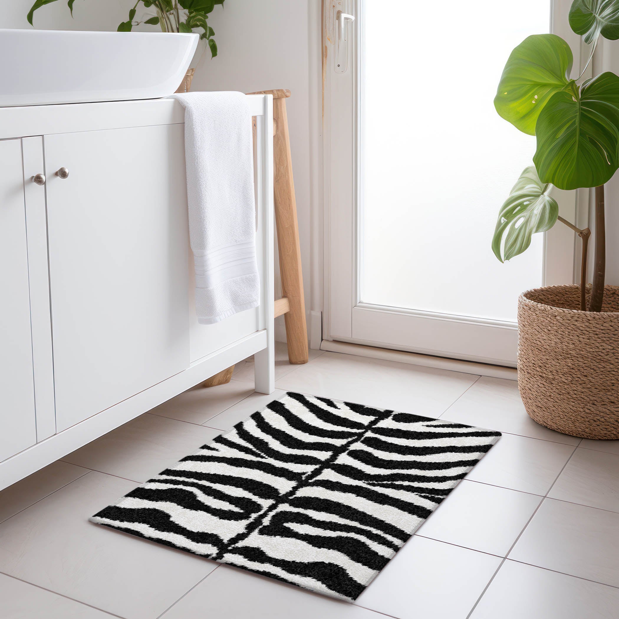 Baku Machine Washable Animal Skin Pattern Pearl Gray Rug 1'8" x 2'6" #shape_Rectangle