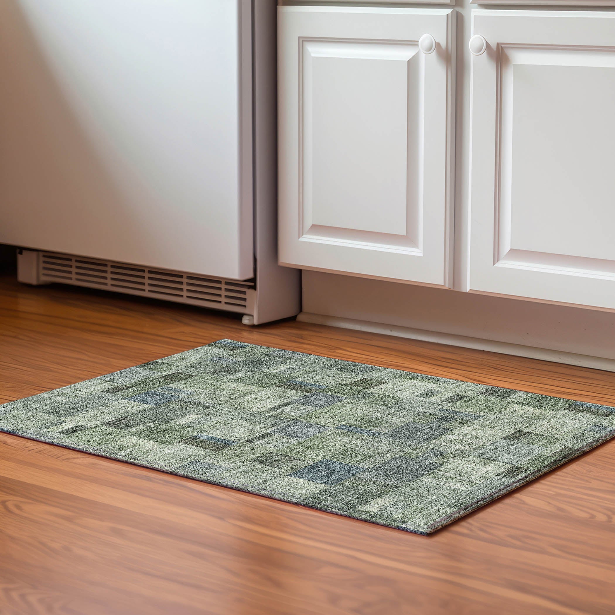 Seoul Machine Washable Transitional Green Rug 1'8" x 2'6" #shape_Rectangle