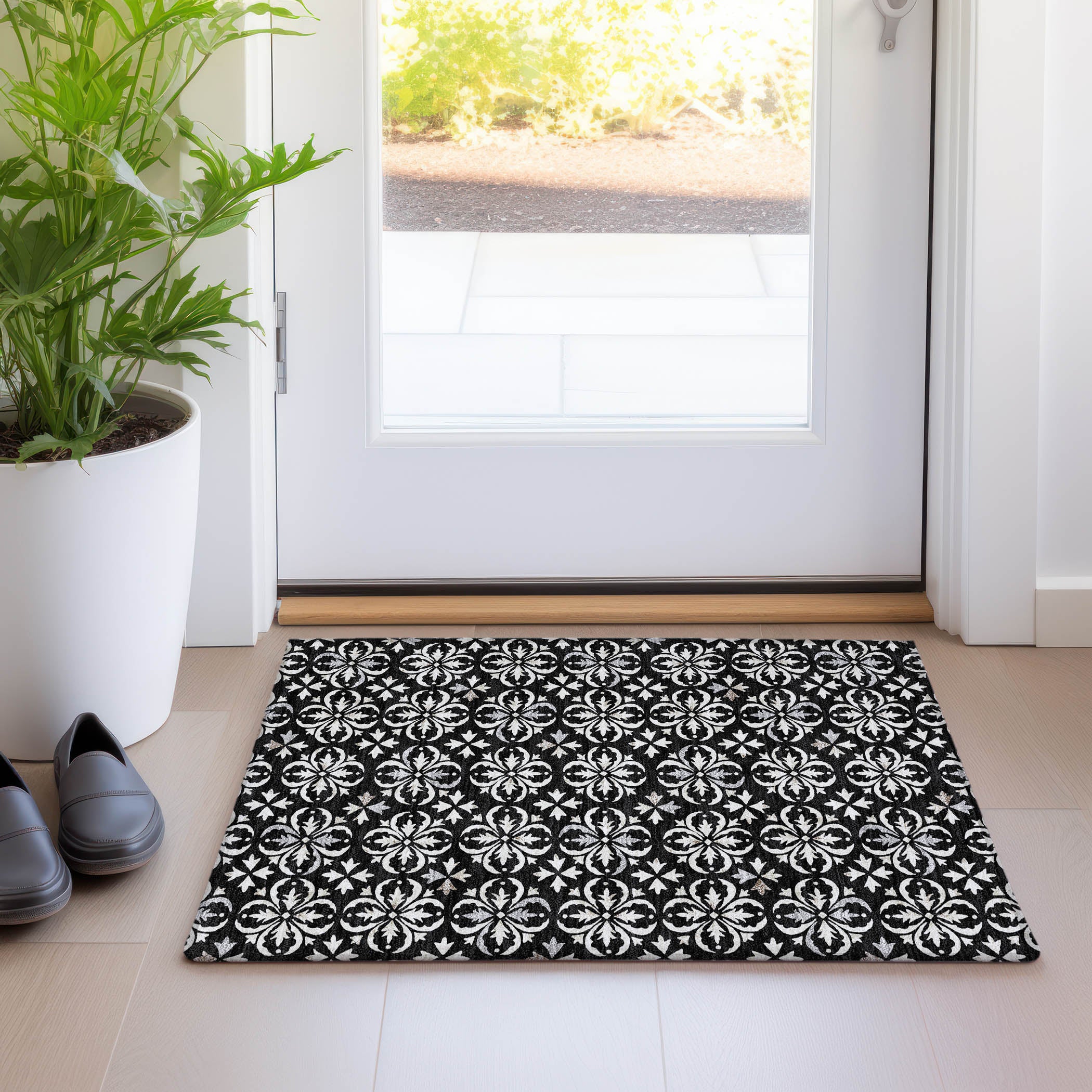 Antigua Machine Washable Transitional Black Rug 1'8" x 2'6" #shape_Rectangle