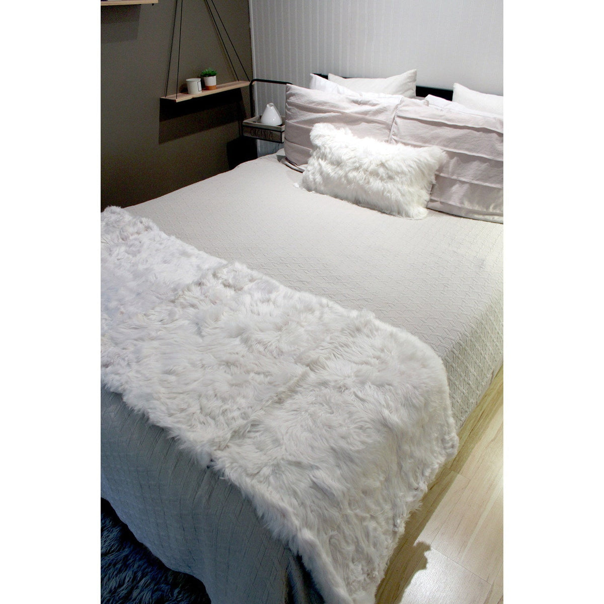 Queen Size Alpaca Bed Scarf White 3