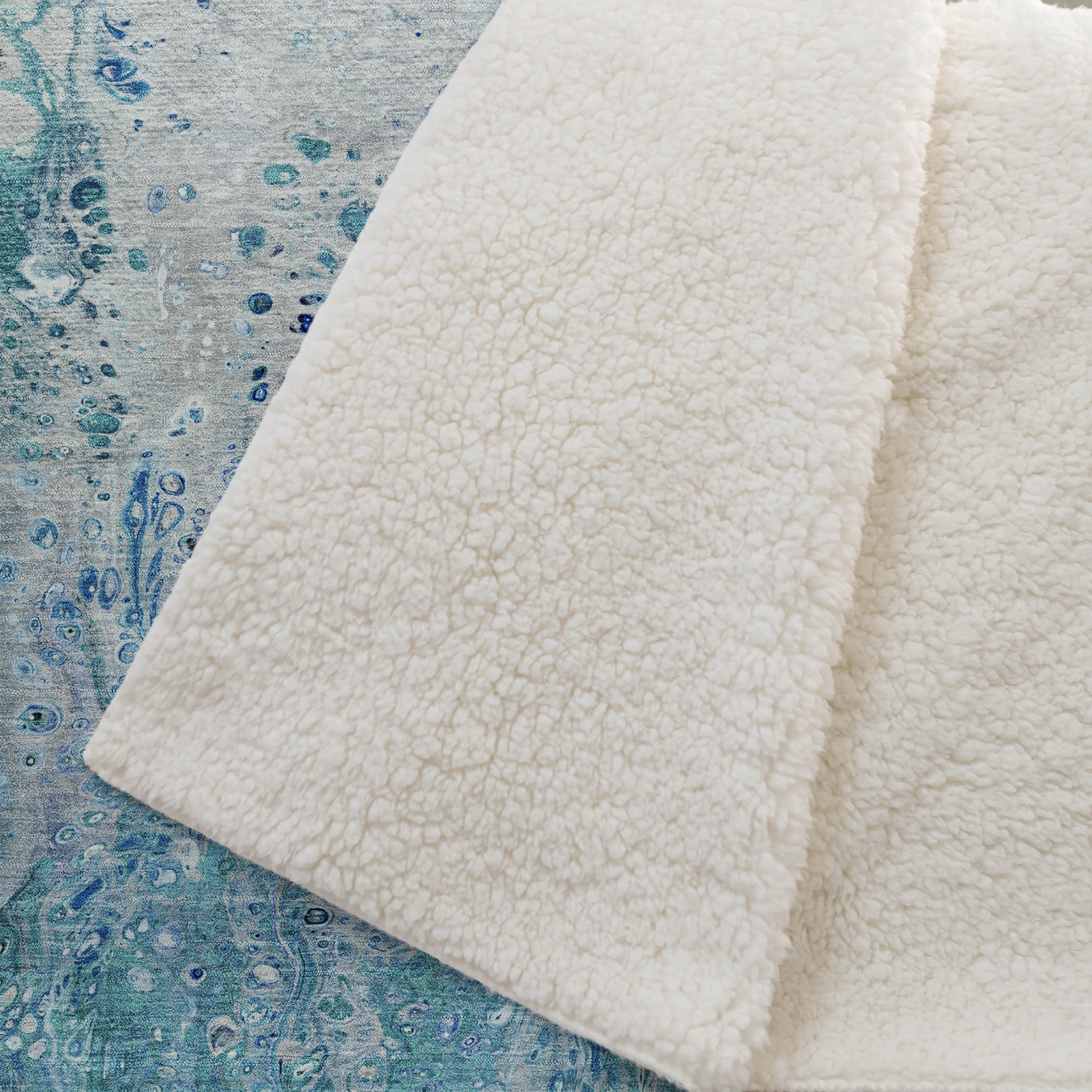 Luxury Machine Washable Contemporary KK18 Ocean Blue Rug 1'8" x 2'6" #shape_Rectangle