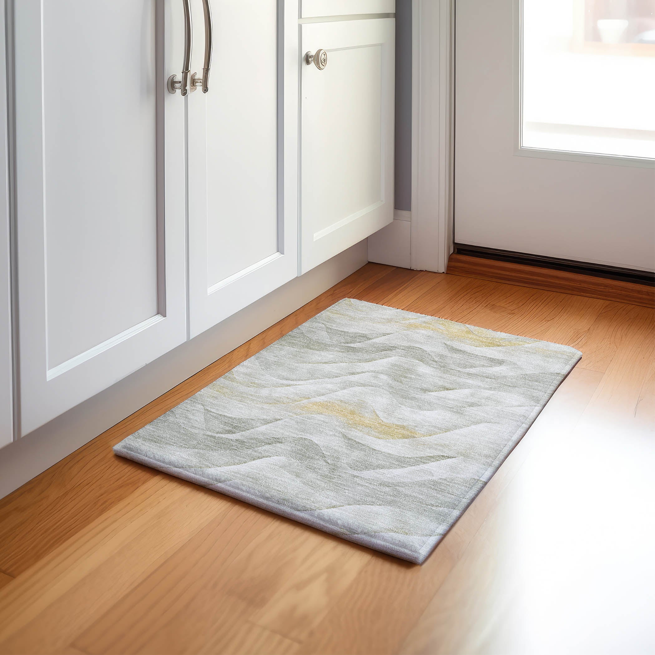 Luxury Machine Washable Indoor/Outdoor Transitional PA3 Silver Gray Rug 1'8" x 2'6" #shape_Rectangle