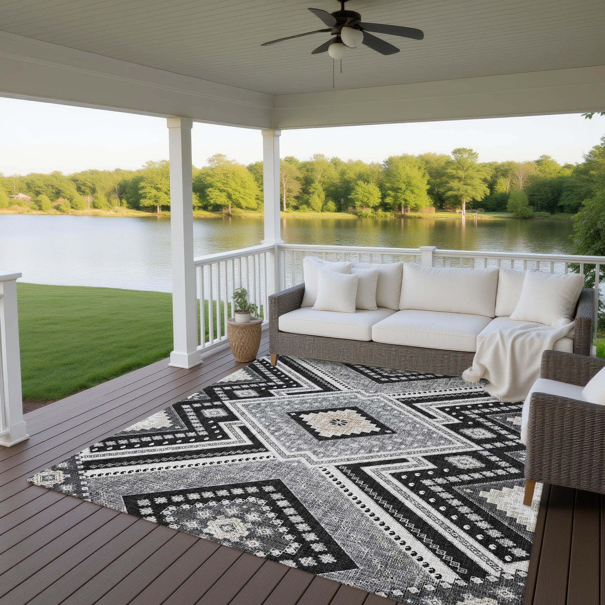 Luxury Washable Indoor/Outdoor Transitional PO5 Black Rug 2'6" x 3'10" #shape_Rectangle