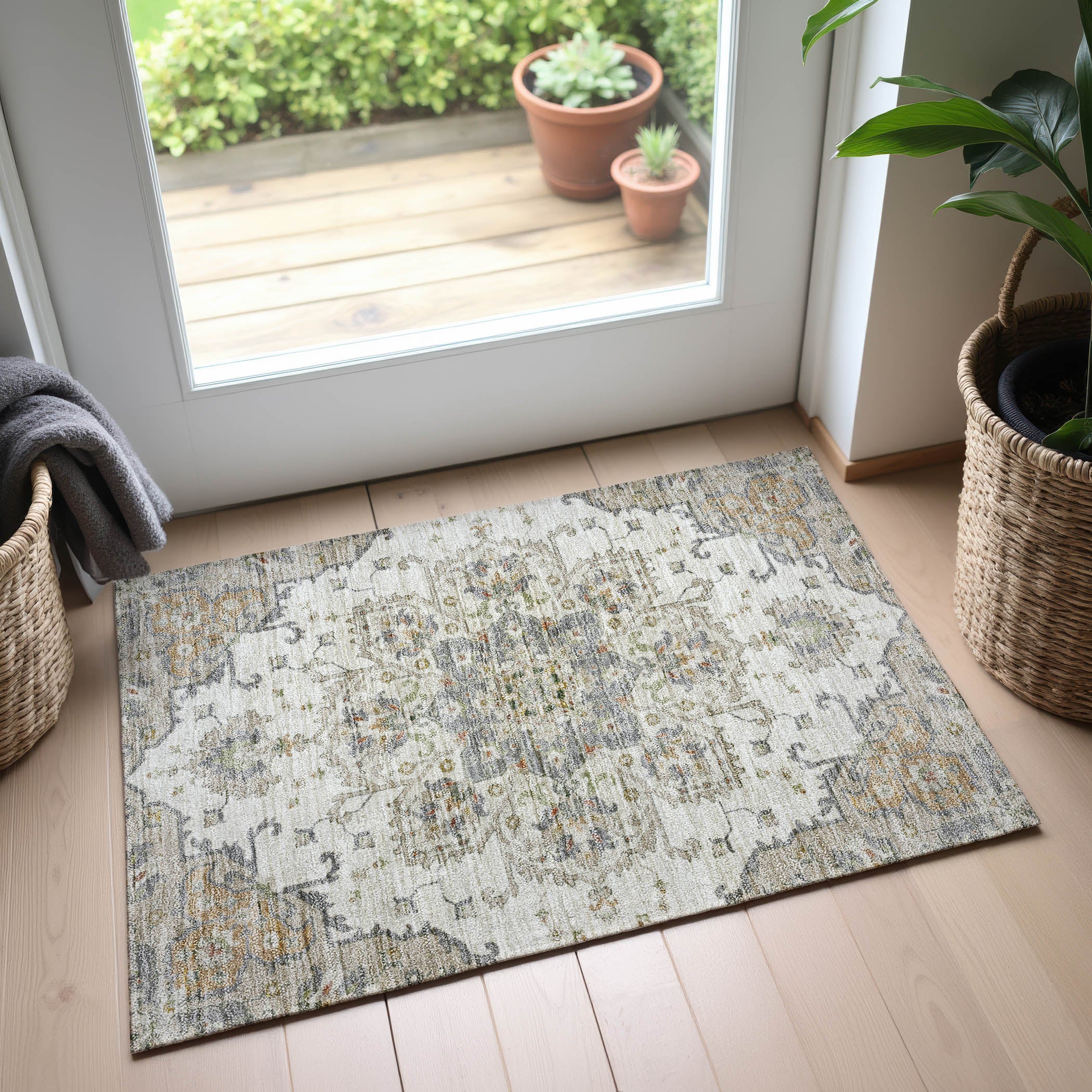 Indoor/Outdoor Traditional SR6 Ivory Rug 1'8" x 2'6" #shape_Rectangle
