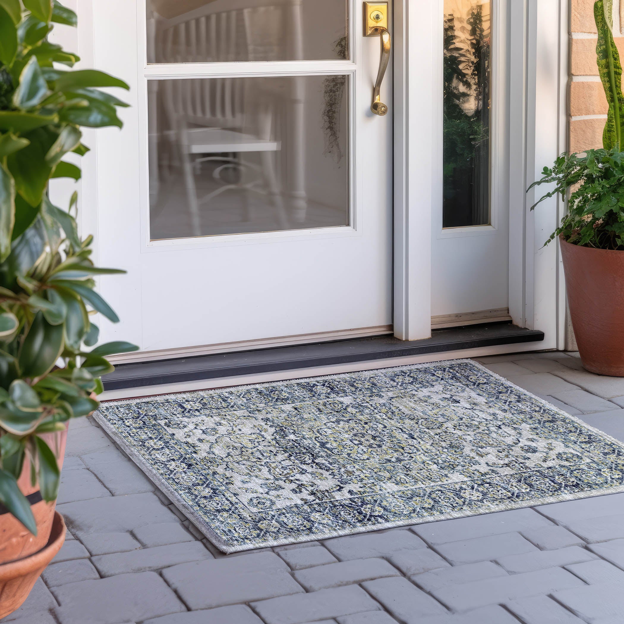 Indoor/Outdoor Traditional TU1 Silver Gray Rug 1'8" x 2'6" #shape_Rectangle