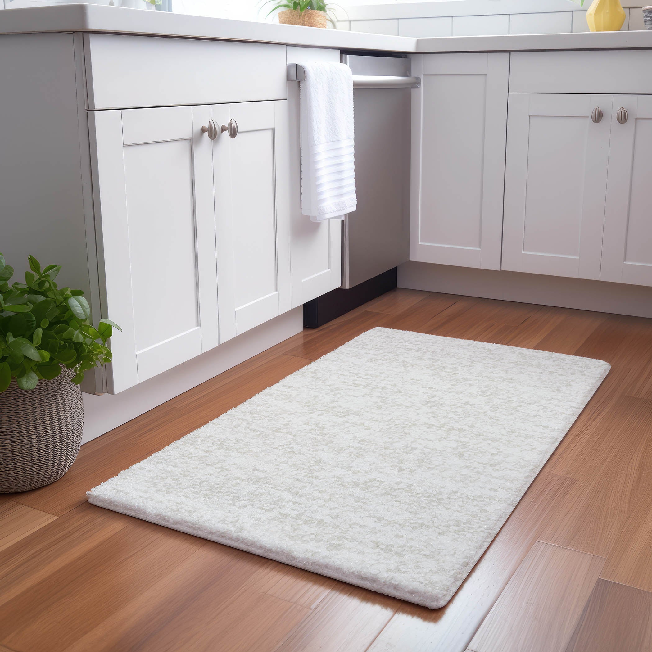 Luxury Washable Transitional VY2 Ivory Rug 1'8" x 2'6" #shape_Rectangle