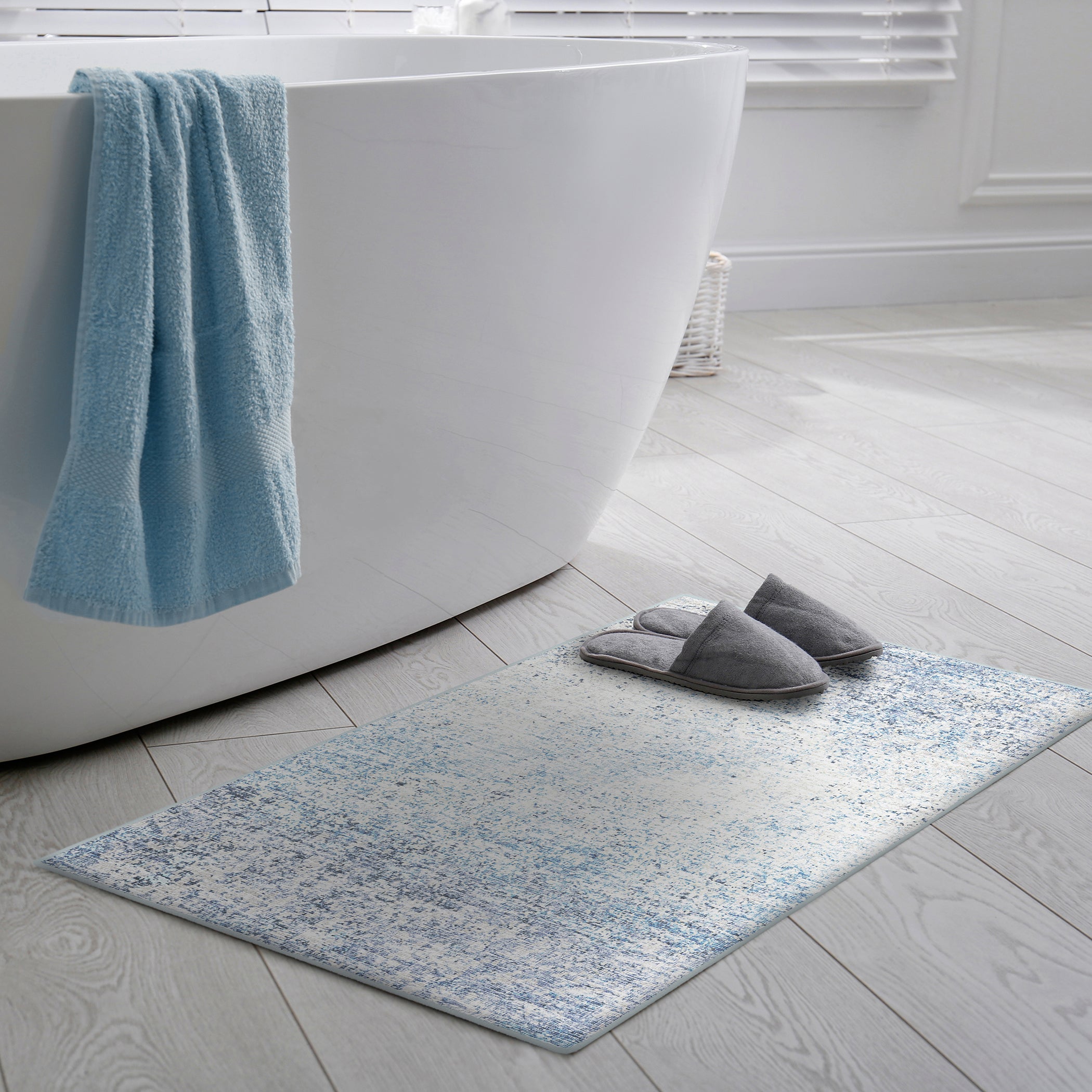 Indoor/Outdoor Transitional WL3 Sky Blue Rug 2' x 3' #shape_Rectangle