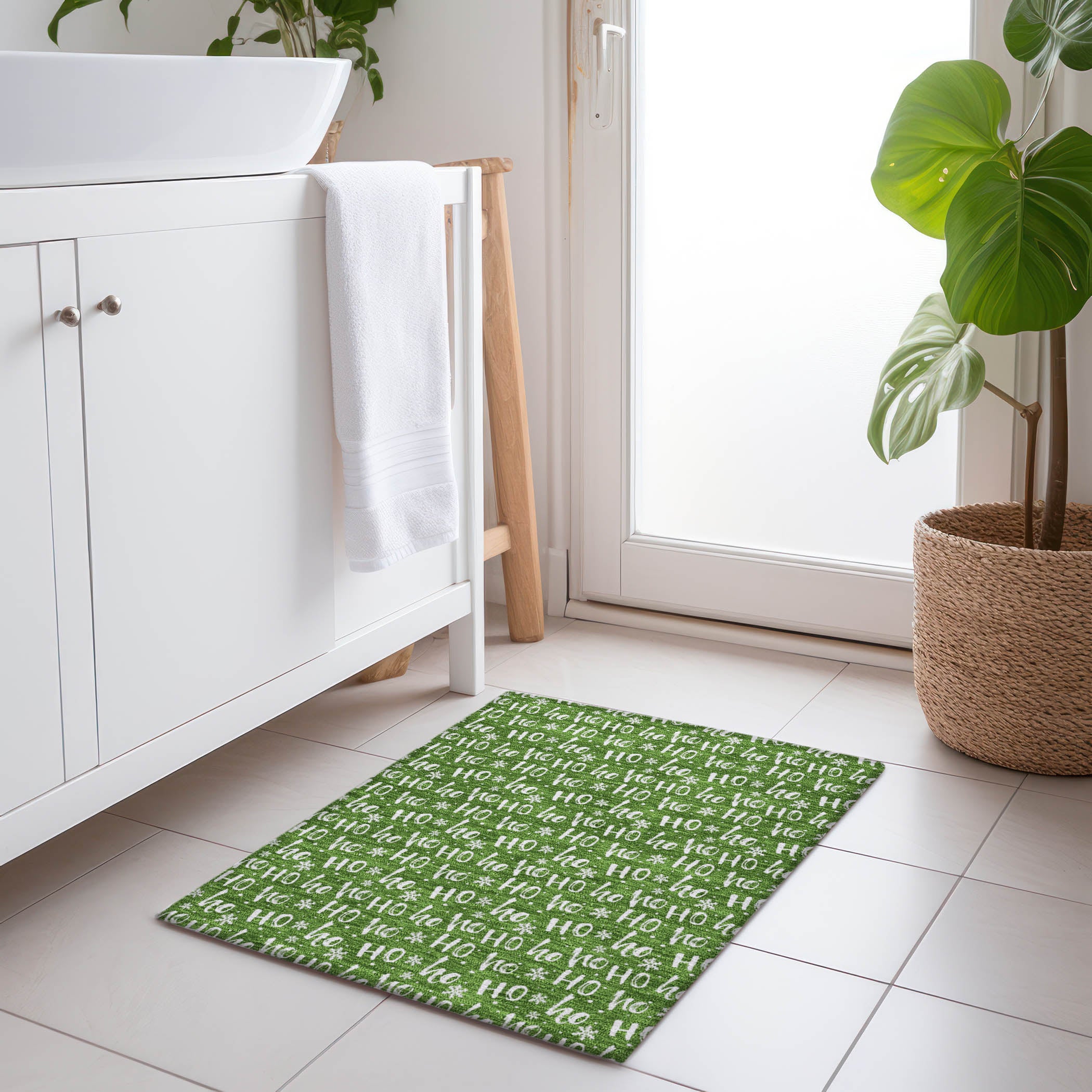 Luxury Machine Washable Indoor/Outdoor Holiday WN22 Green Rug 1'8" x 2'6" #shape_Rectangle