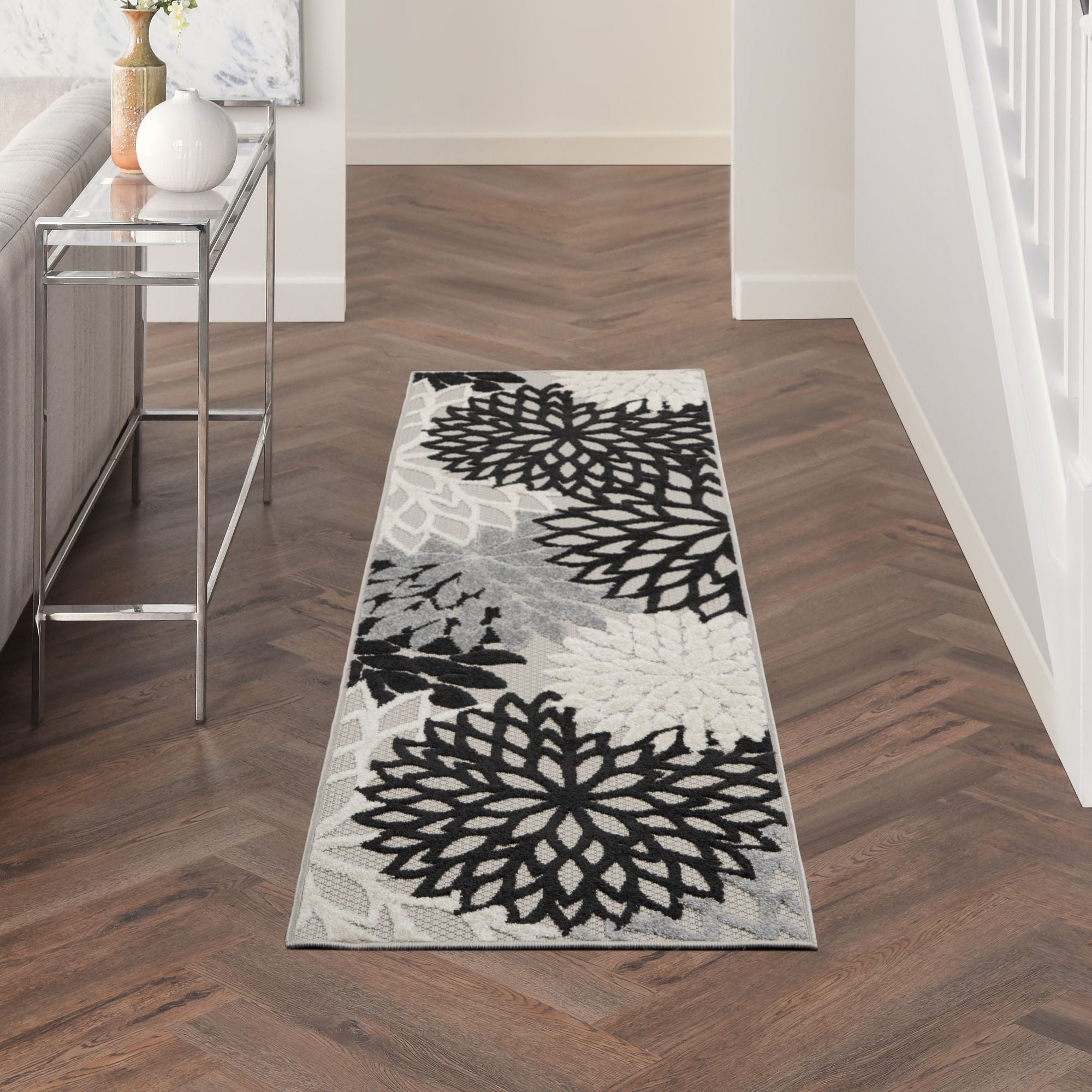 Black White Tropical Indoor-Outdoor Black White Area Rug