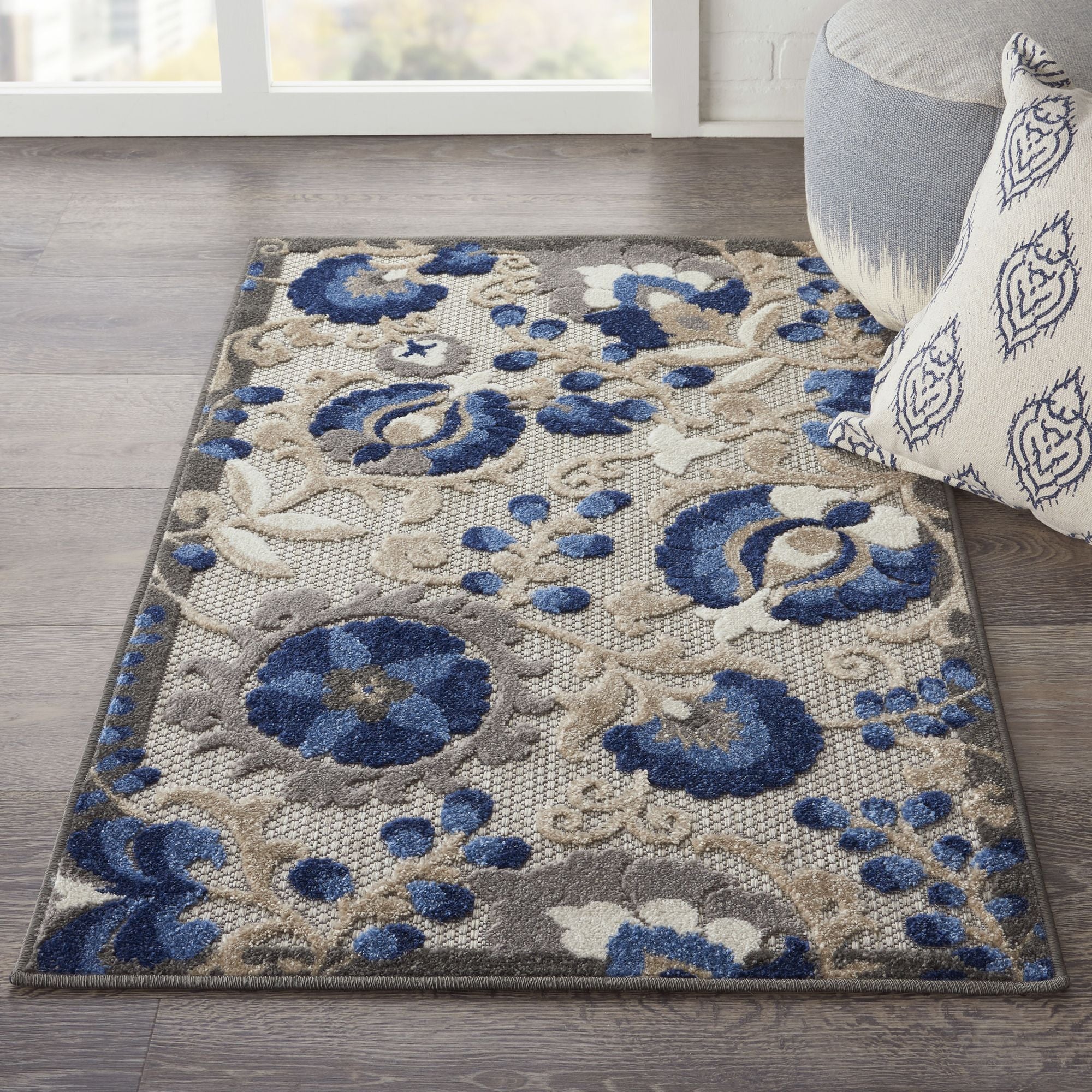 Natural Blue Farmhouse Indoor-Outdoor Swirling Vines Rug