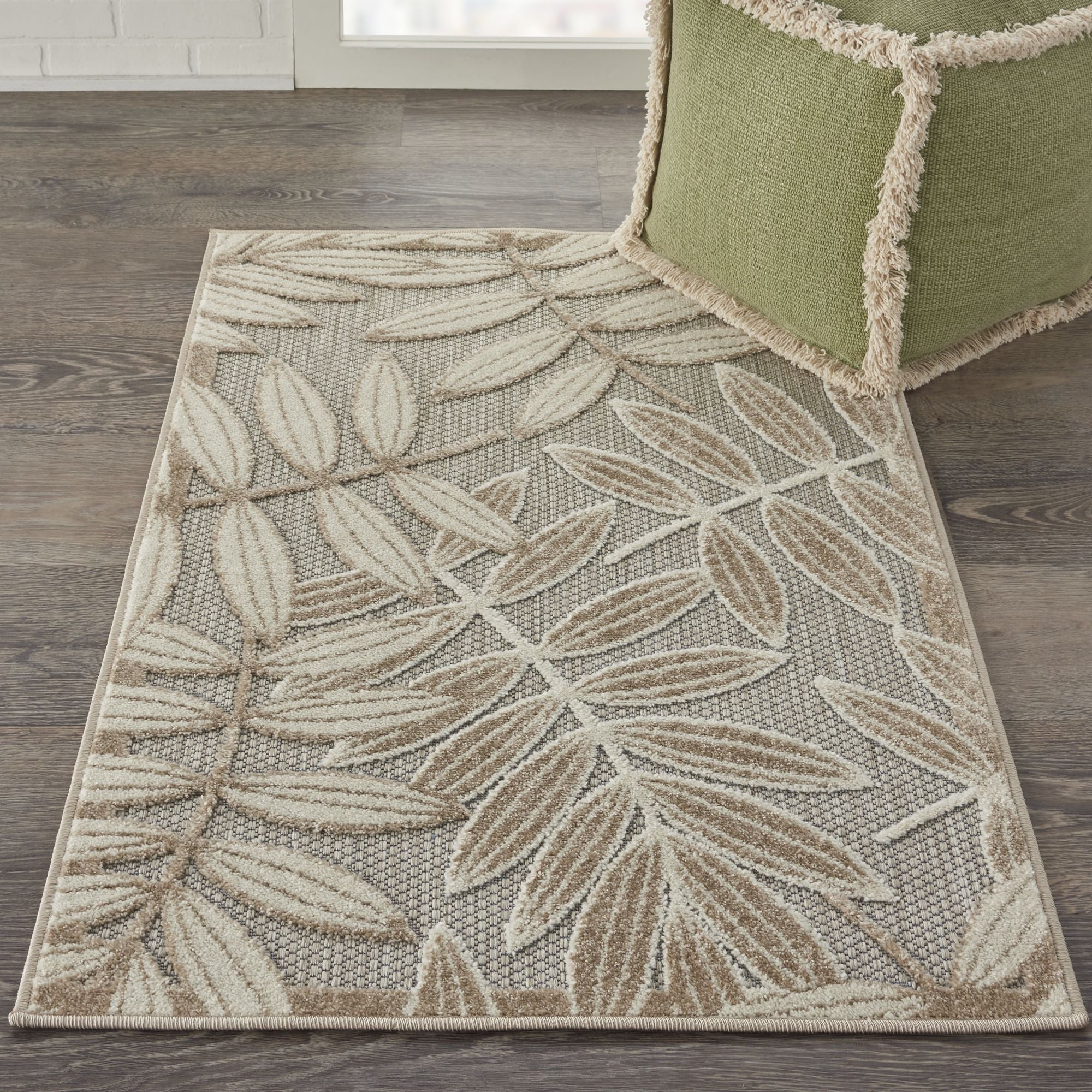 Natural Tropical Leaf Indoor/Outdoor Patio Rug