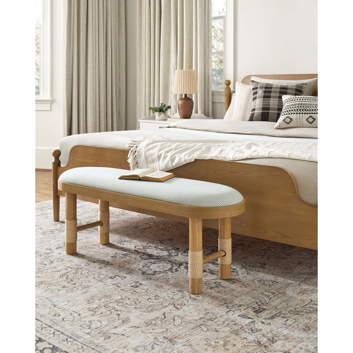 Esmarca Bench - styleshot 202
