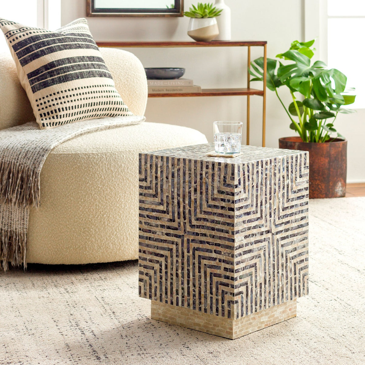 Lharysa End Table - styleshot 201