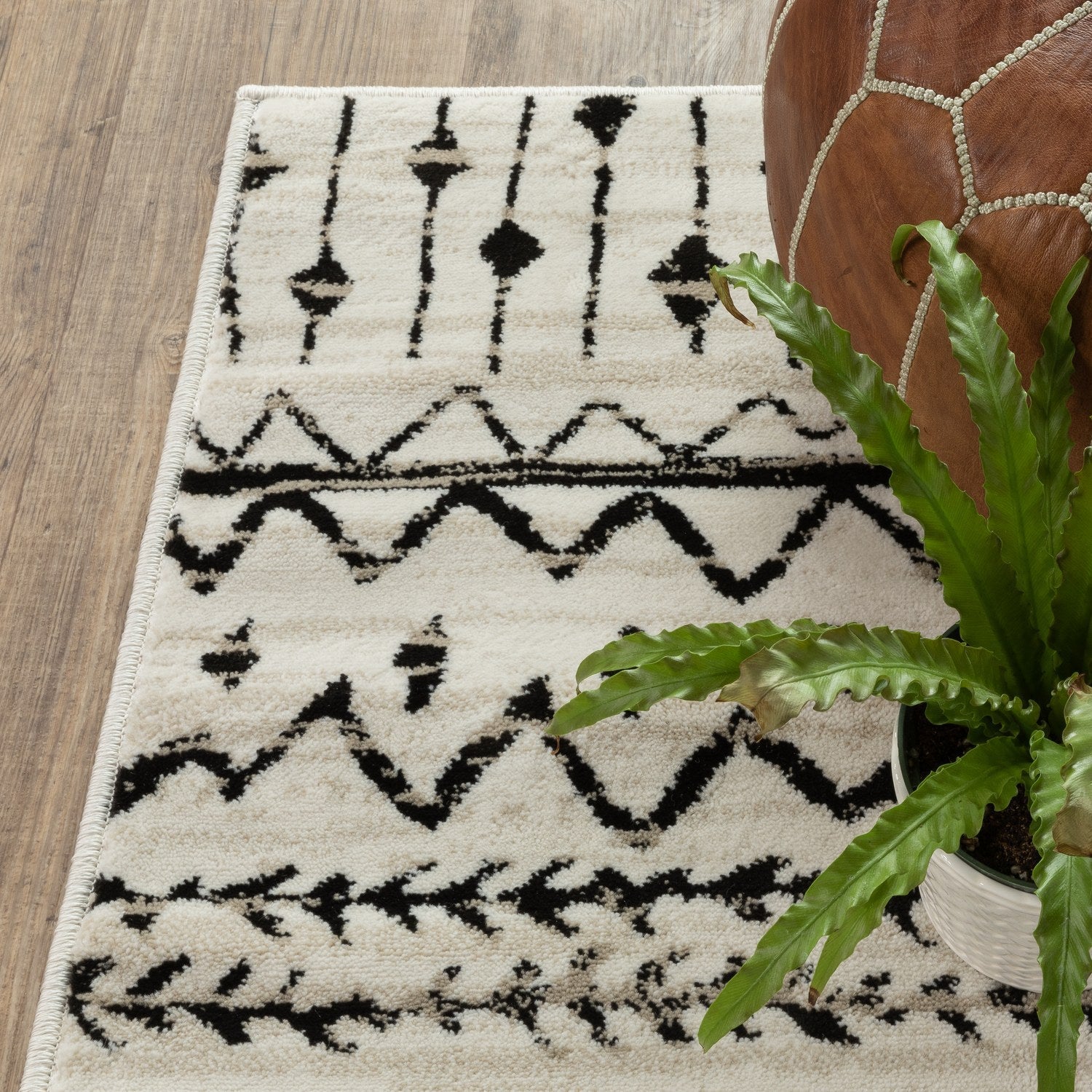 Georgia Moroccan Tribal Ivory Black Farmhouse Rug - Georgia 8826E
