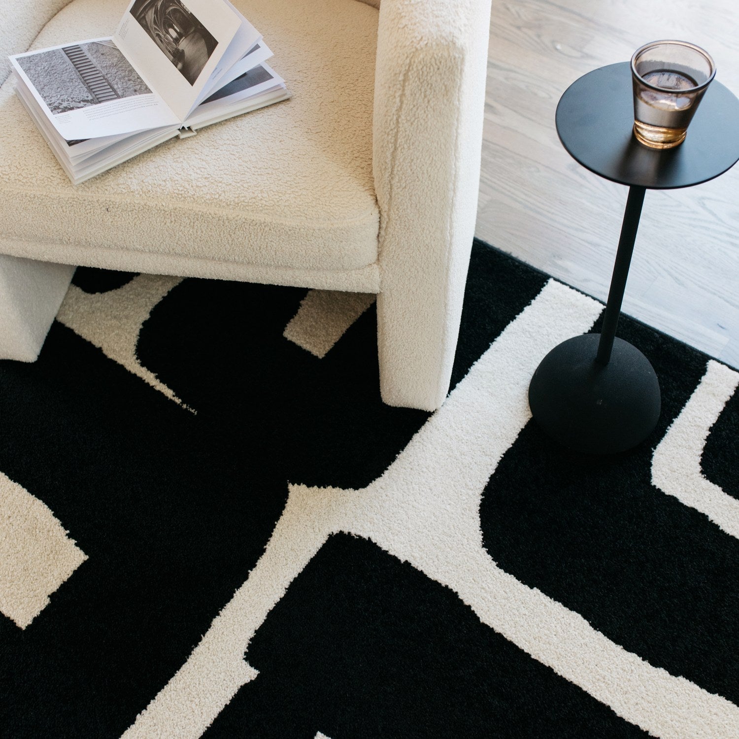 Quinn Maze Black Ivory Textured Frieze Rug - Quinn QUI08