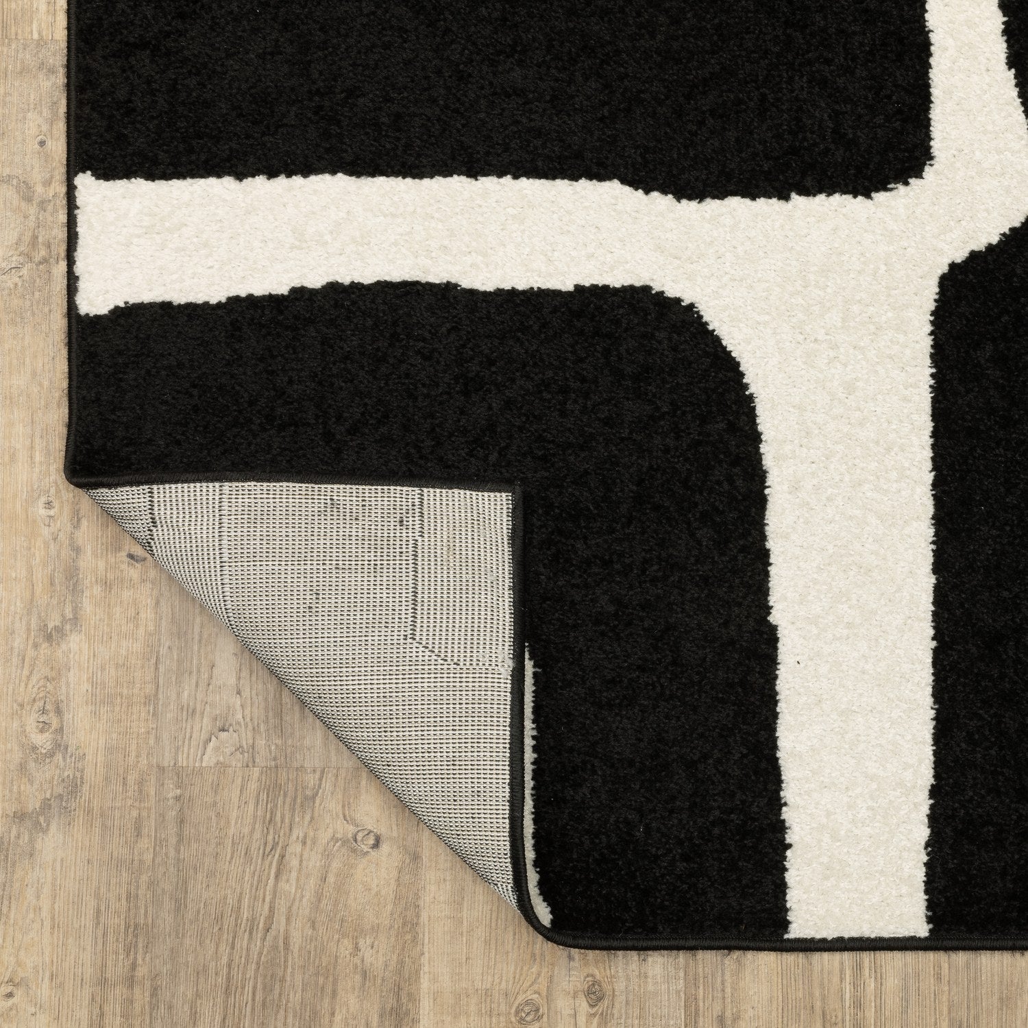 Quinn Maze Black Ivory Textured Frieze Rug - Quinn QUI08