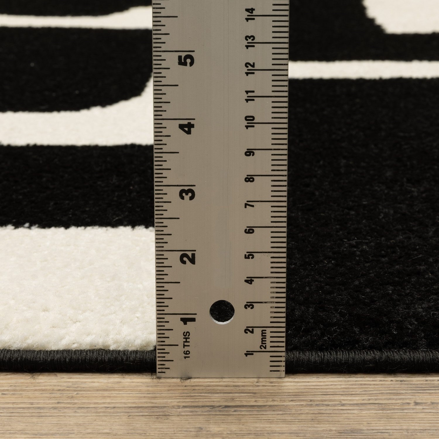 Quinn Maze Black Ivory Textured Frieze Rug - Quinn QUI08