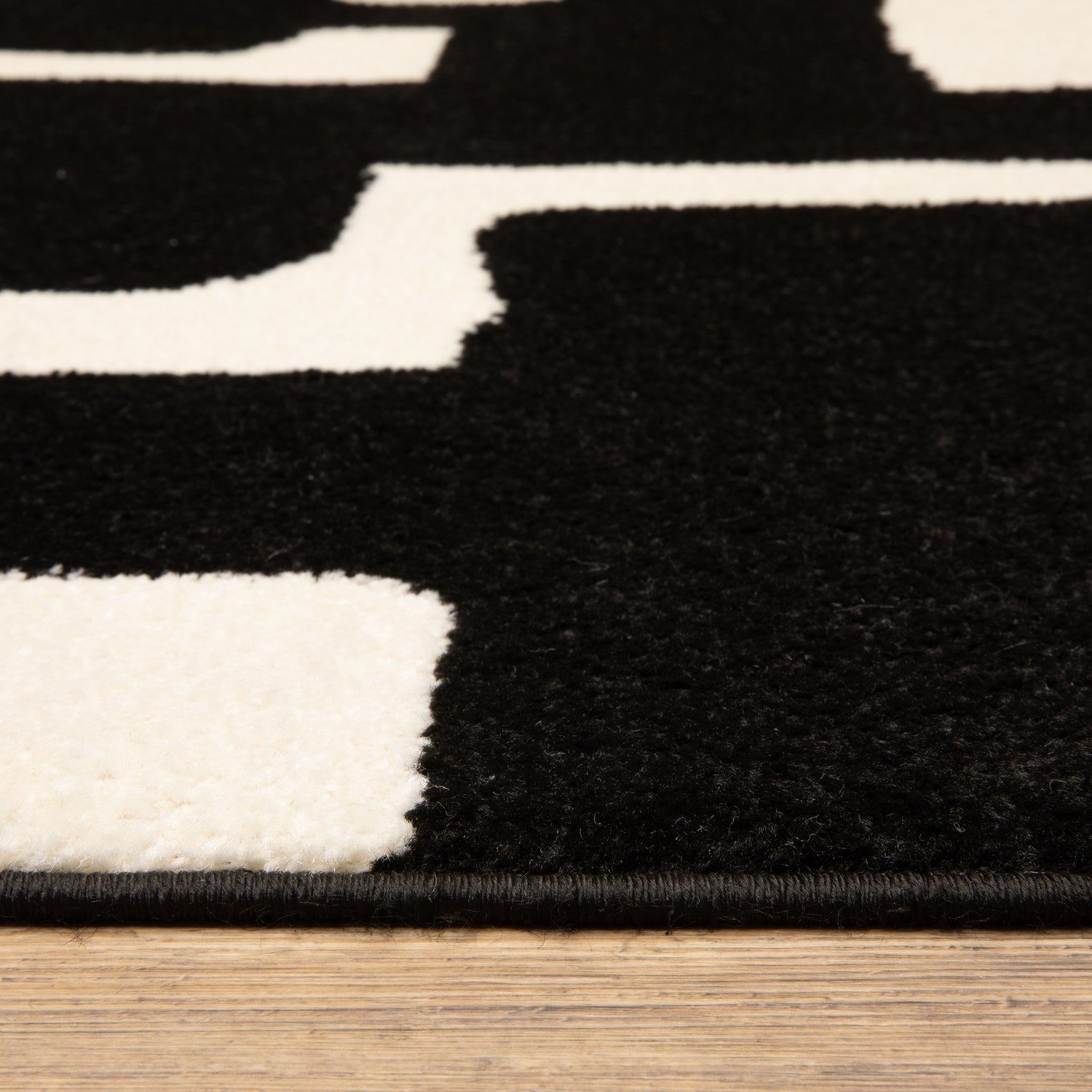 Quinn Maze Black Ivory Textured Frieze Rug - Quinn QUI08