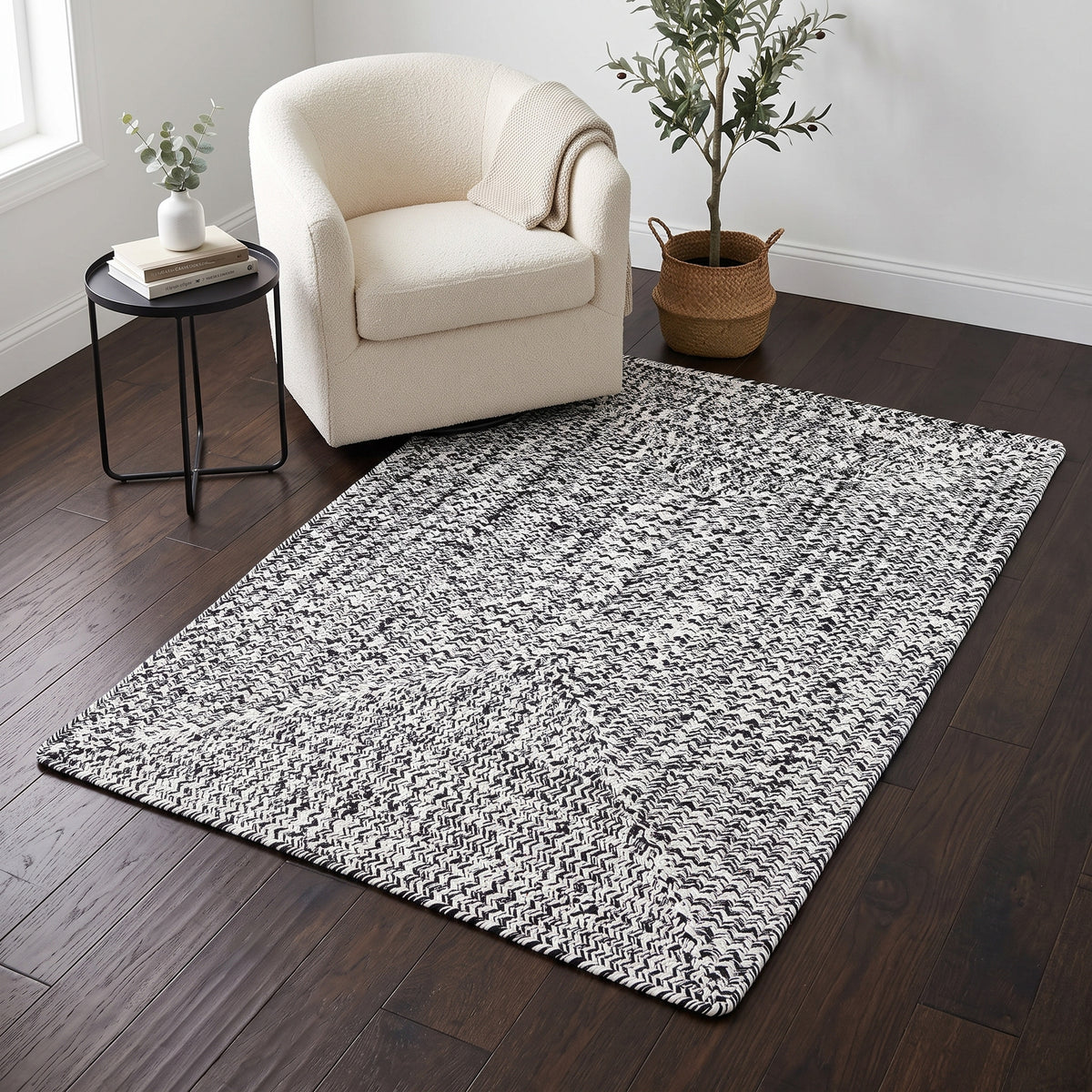 Rustica black and white braided cotton rug, 4x6 rectangle with an accent chair #size_4' x 6'