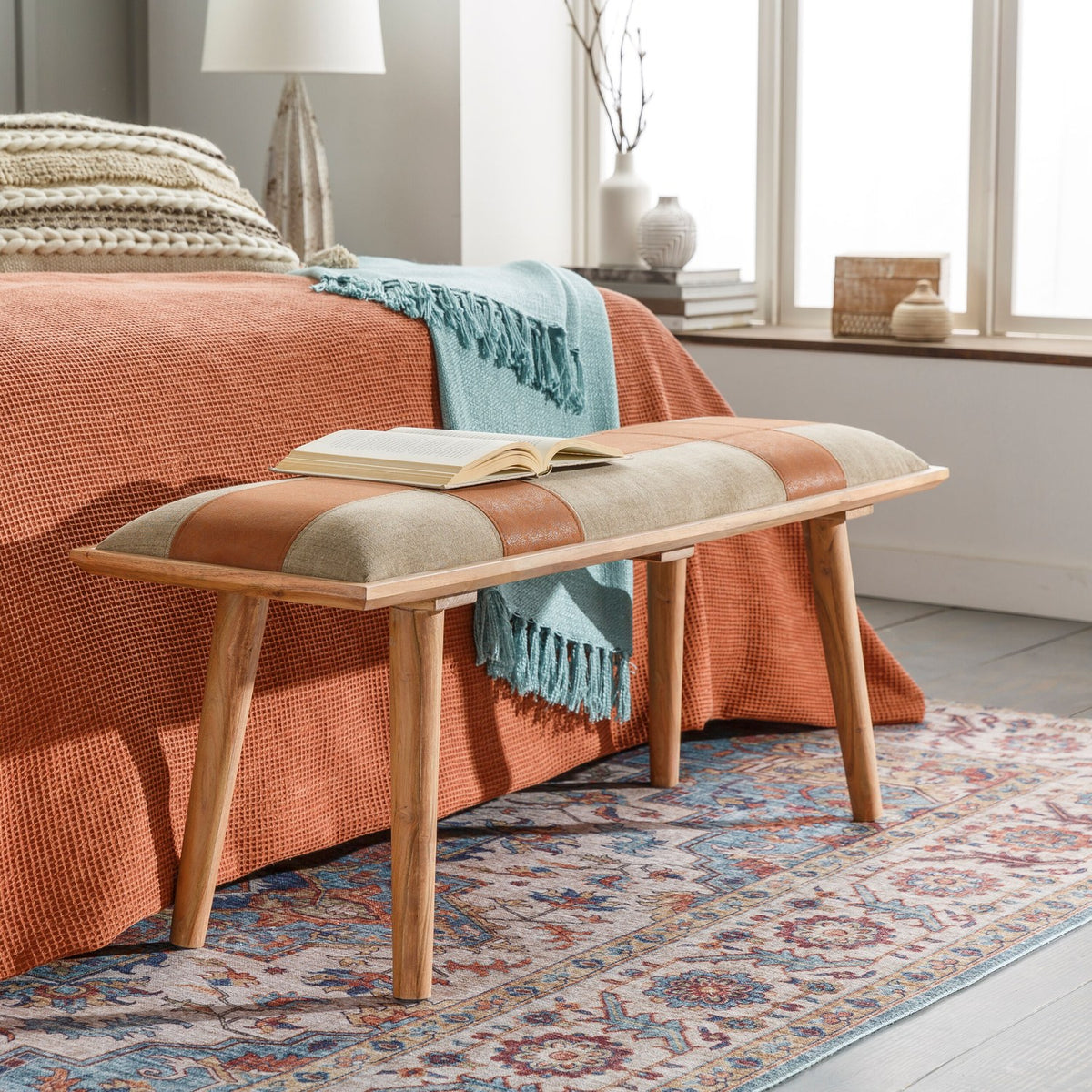 Sacsha Bench - styleshot 202