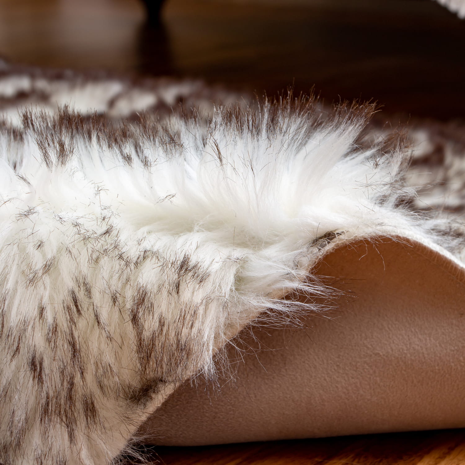 Two Tone Faux Fur Shaggy Rug #color_black tips