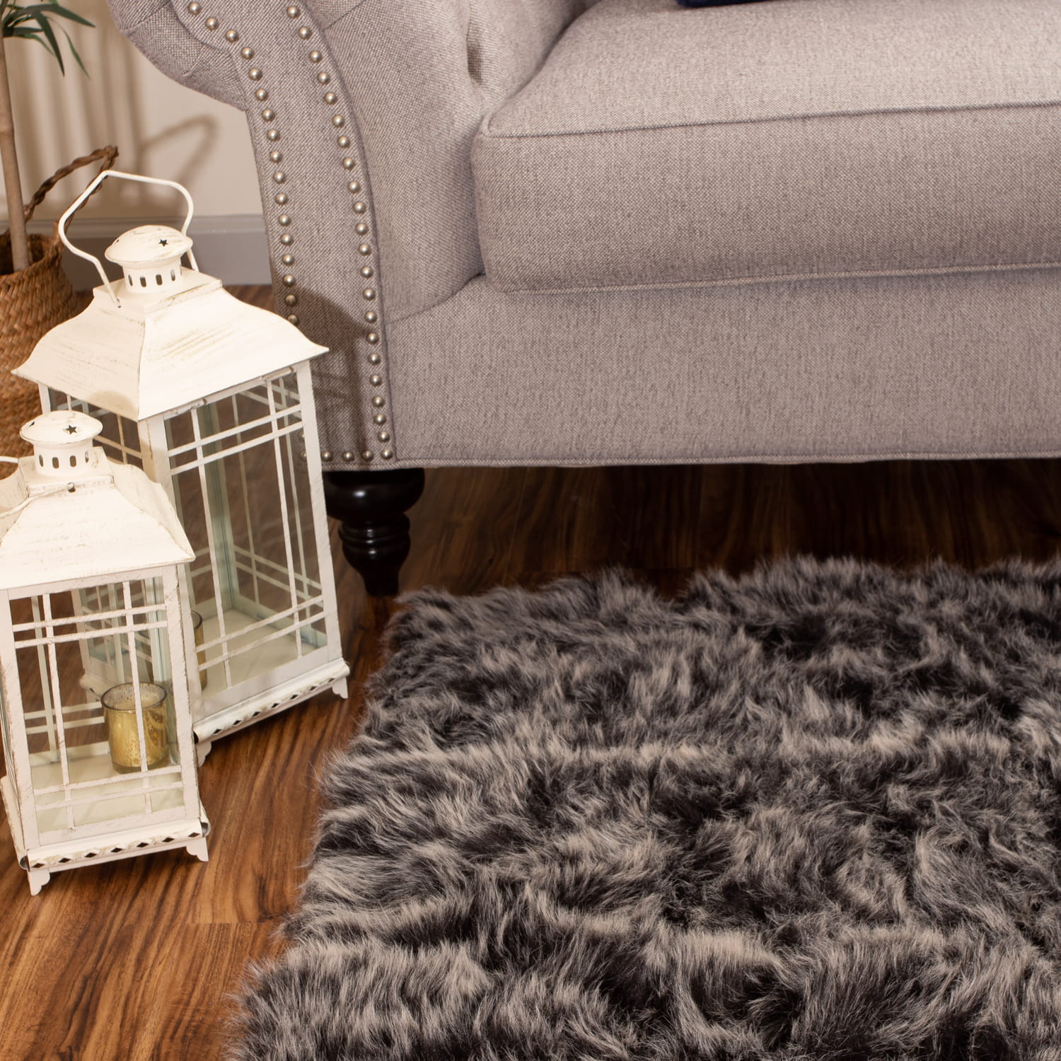 Two Tone Faux Fur Shaggy Rug #color_white tips